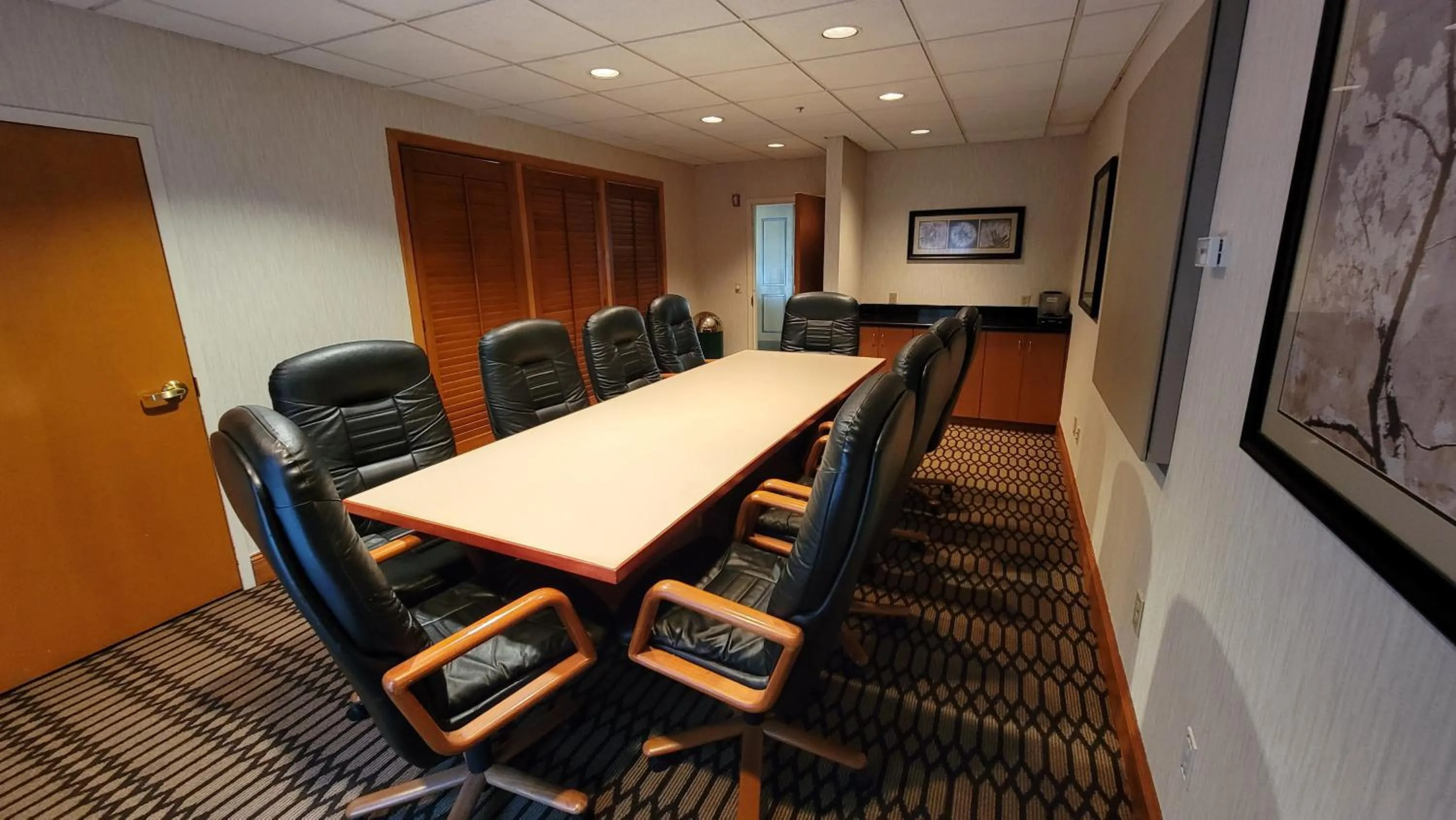 Meeting/conference room in Independent SPHC Cross Creek Inn & Suites