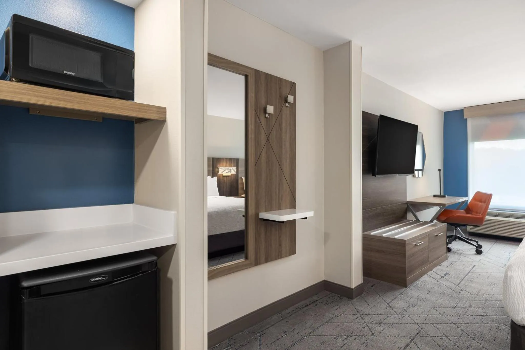 Photo of the whole room, Bed in Holiday Inn Express Fayetteville Fort Bragg by IHG