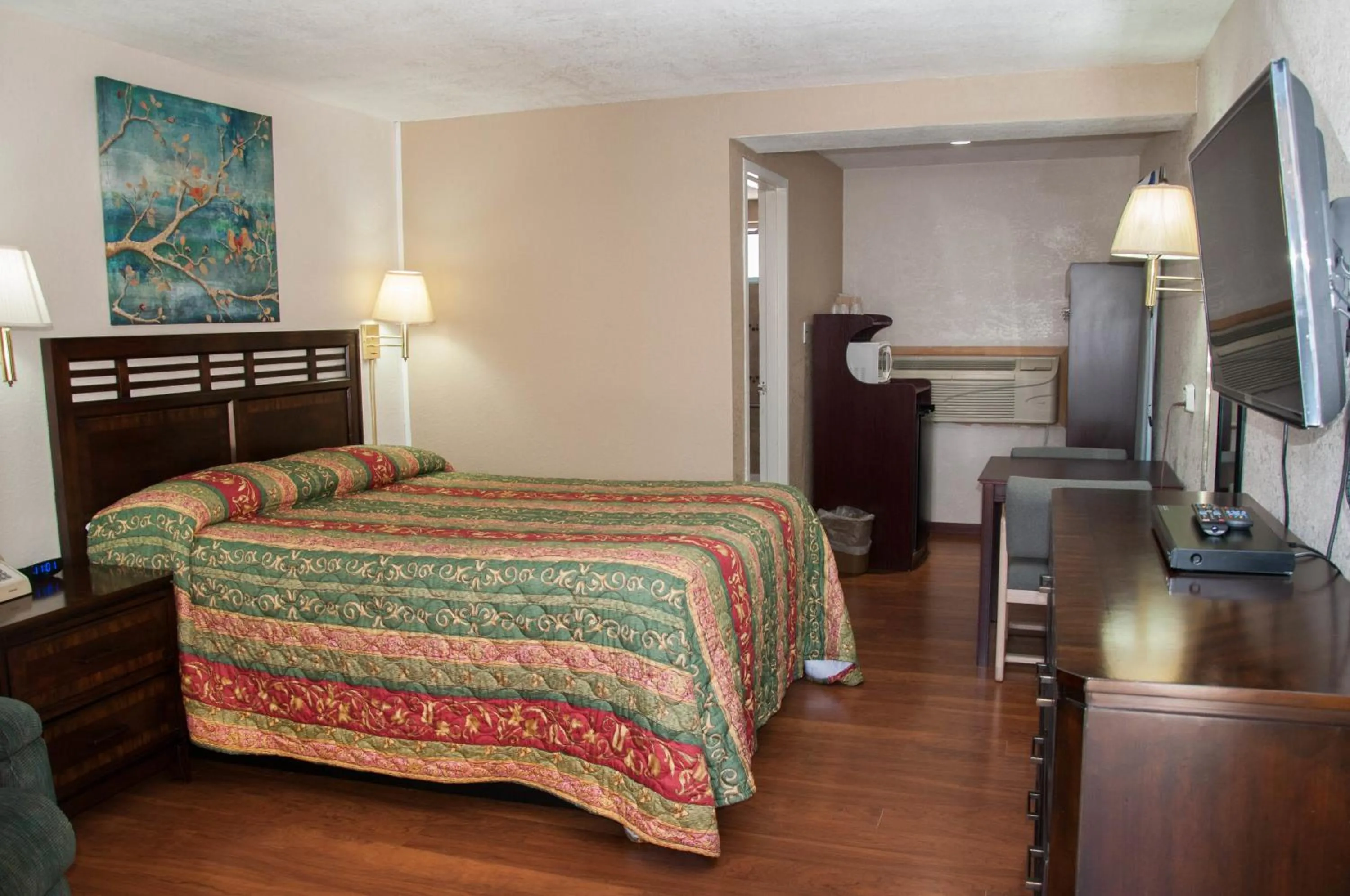 Bedroom, Bed in Esquire Inn