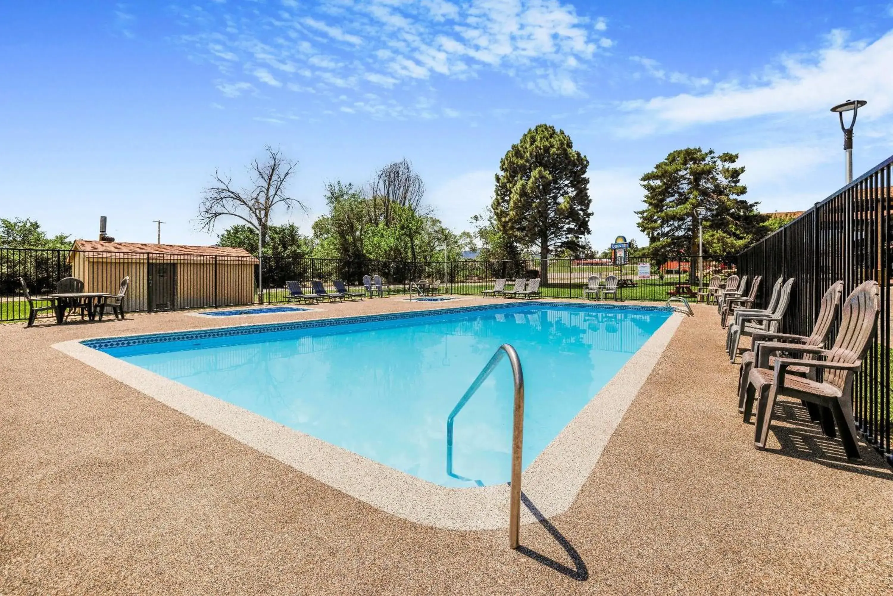Swimming pool in Days Inn by Wyndham Cortez Swimming pool in Days Inn by Wyndham Cortez