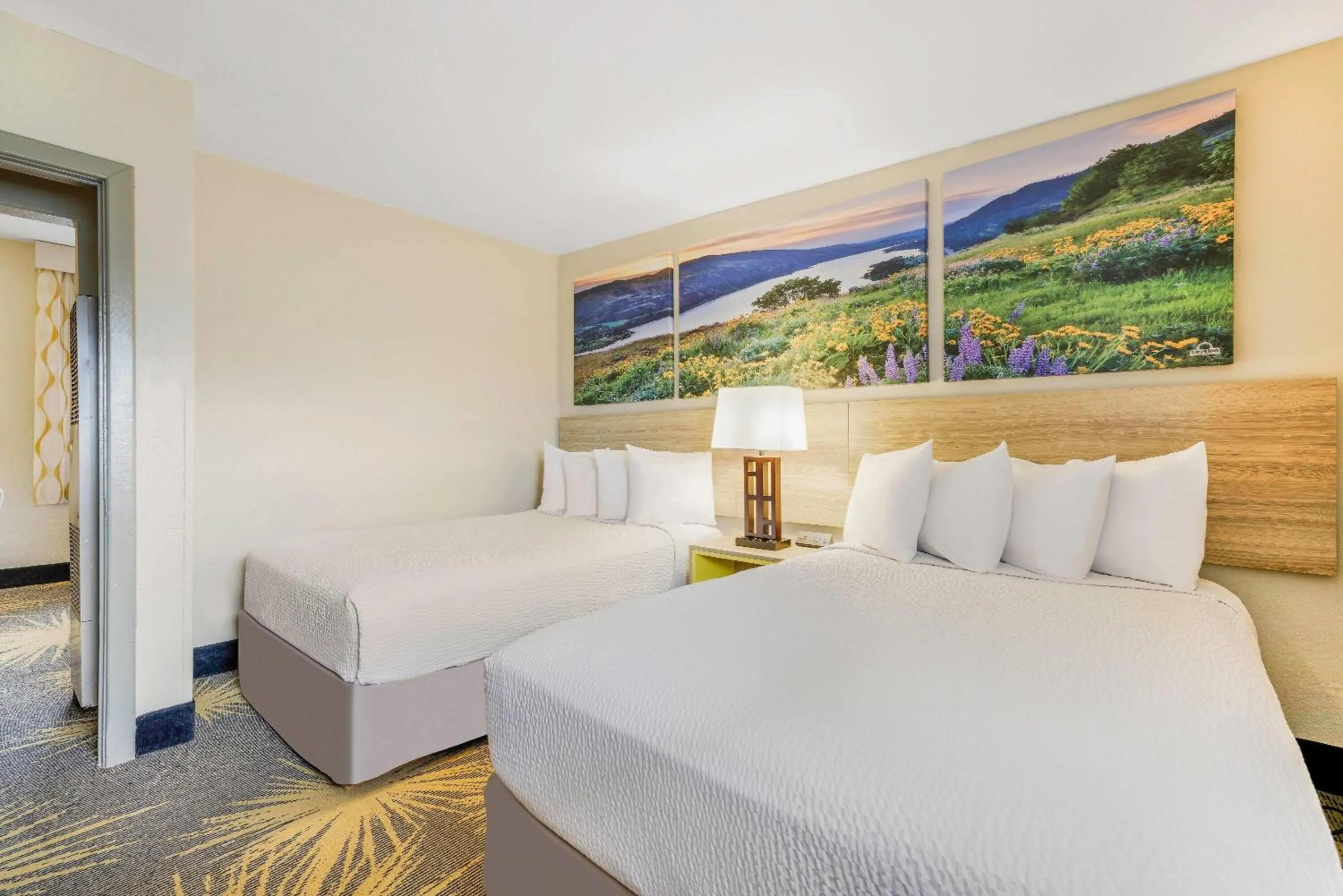 Photo of the whole room, Bed in Days Inn by Wyndham Cortez