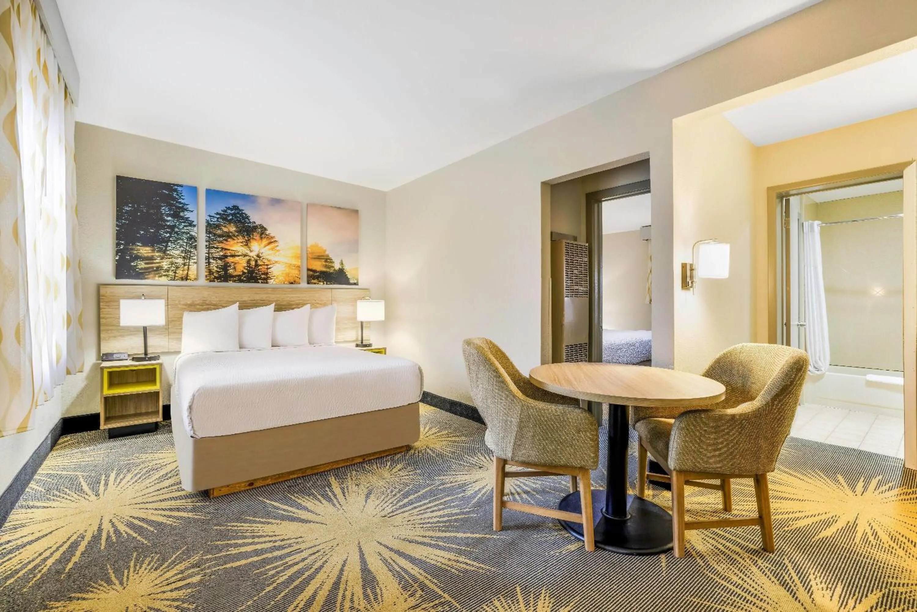 Photo of the whole room, Bed in Days Inn by Wyndham Cortez