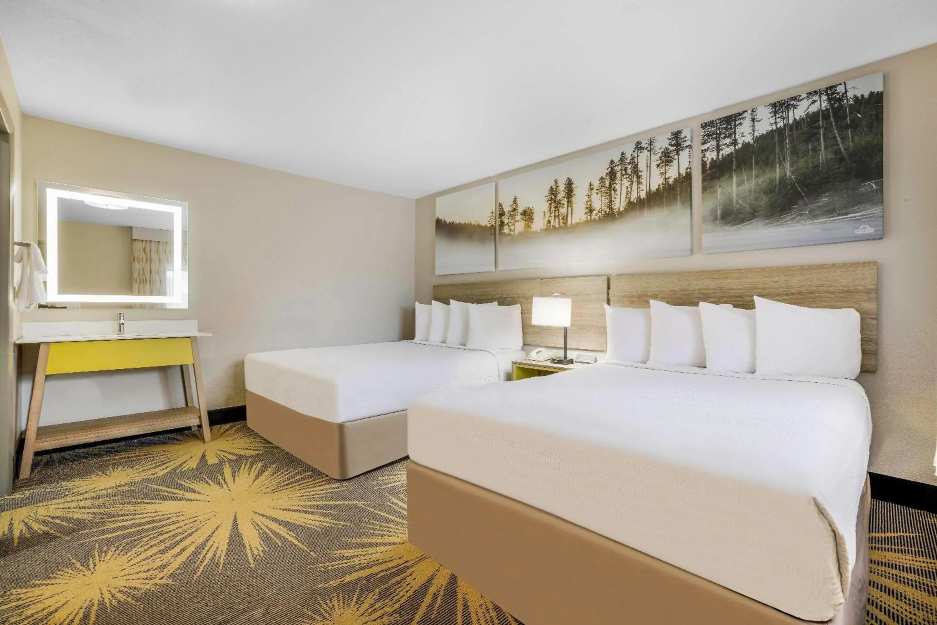 Photo of the whole room, Bed in Days Inn by Wyndham Cortez