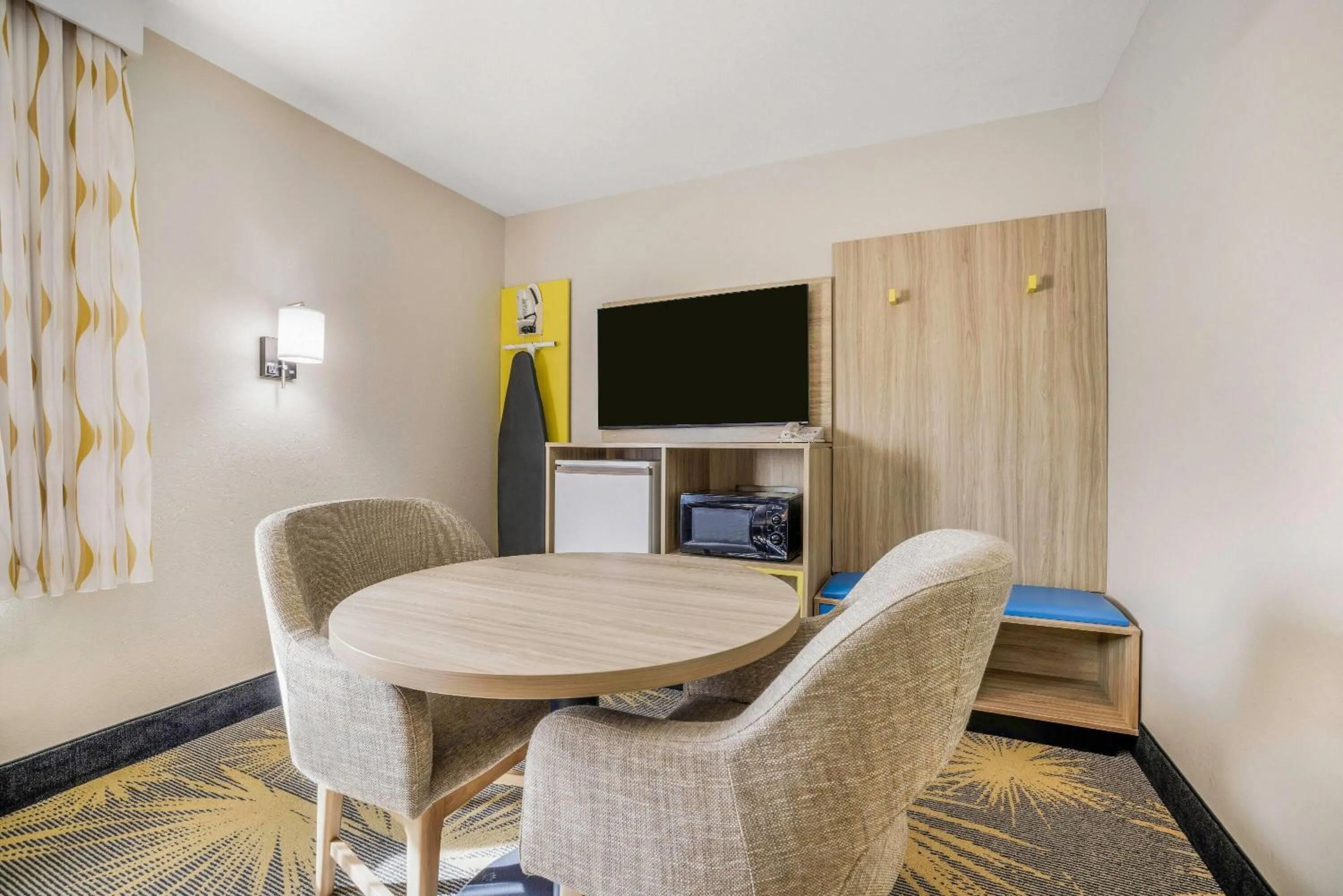 Bed in Days Inn by Wyndham Cortez