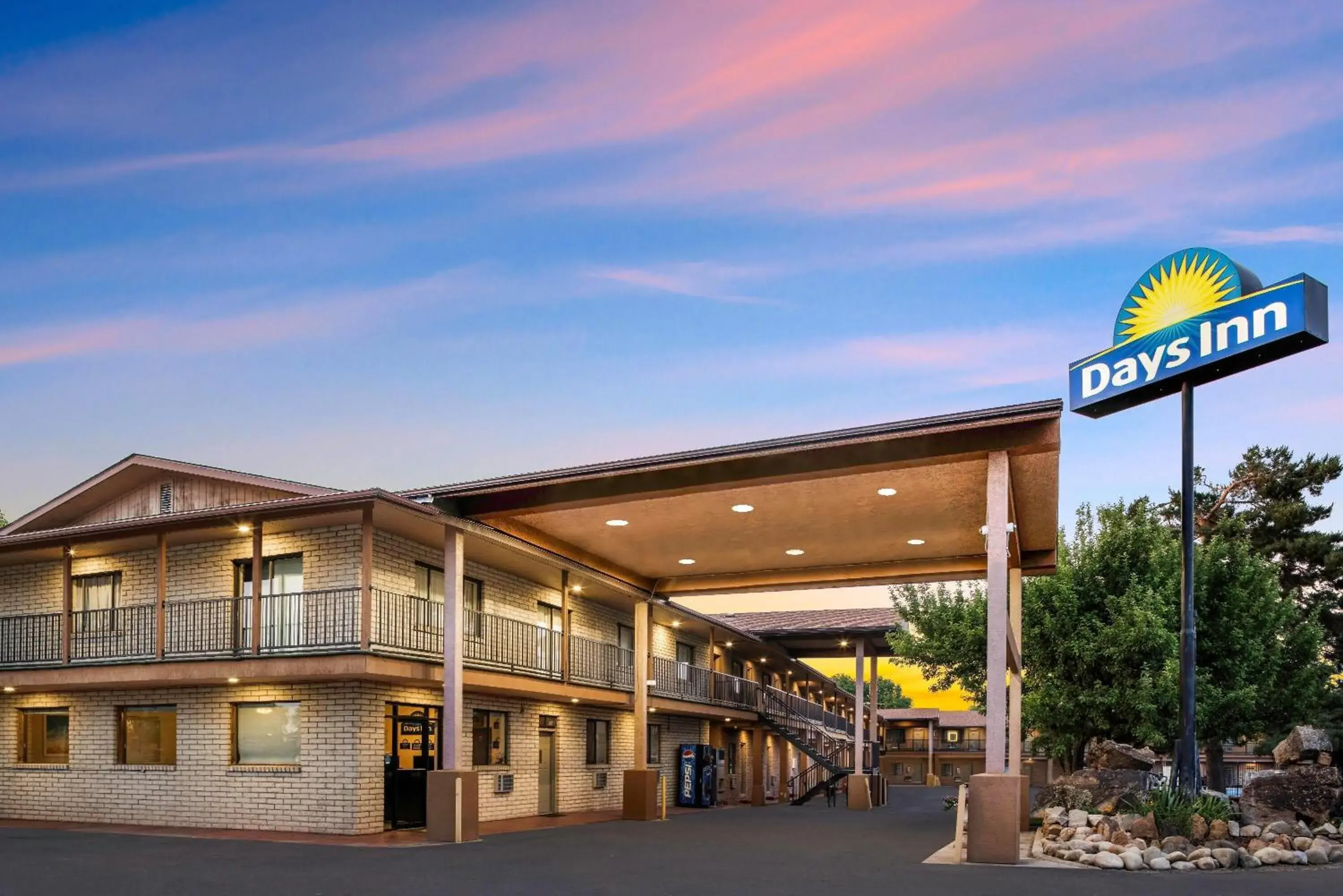 Property building in Days Inn by Wyndham Cortez Property building in Days Inn by Wyndham Cortez