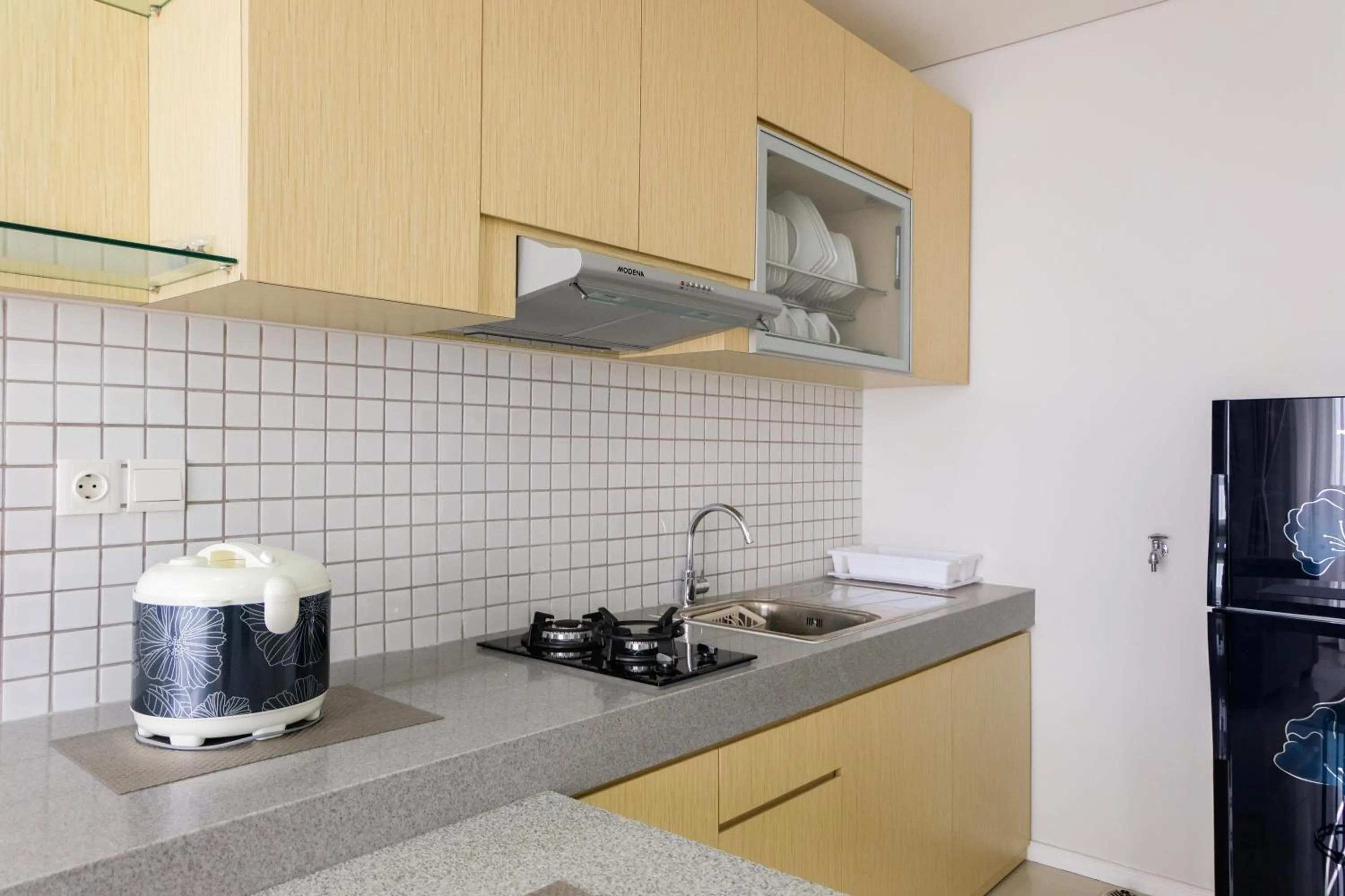 Kitchen or kitchenette in Homey 2BR Paddington Heights Apartment By Travelio