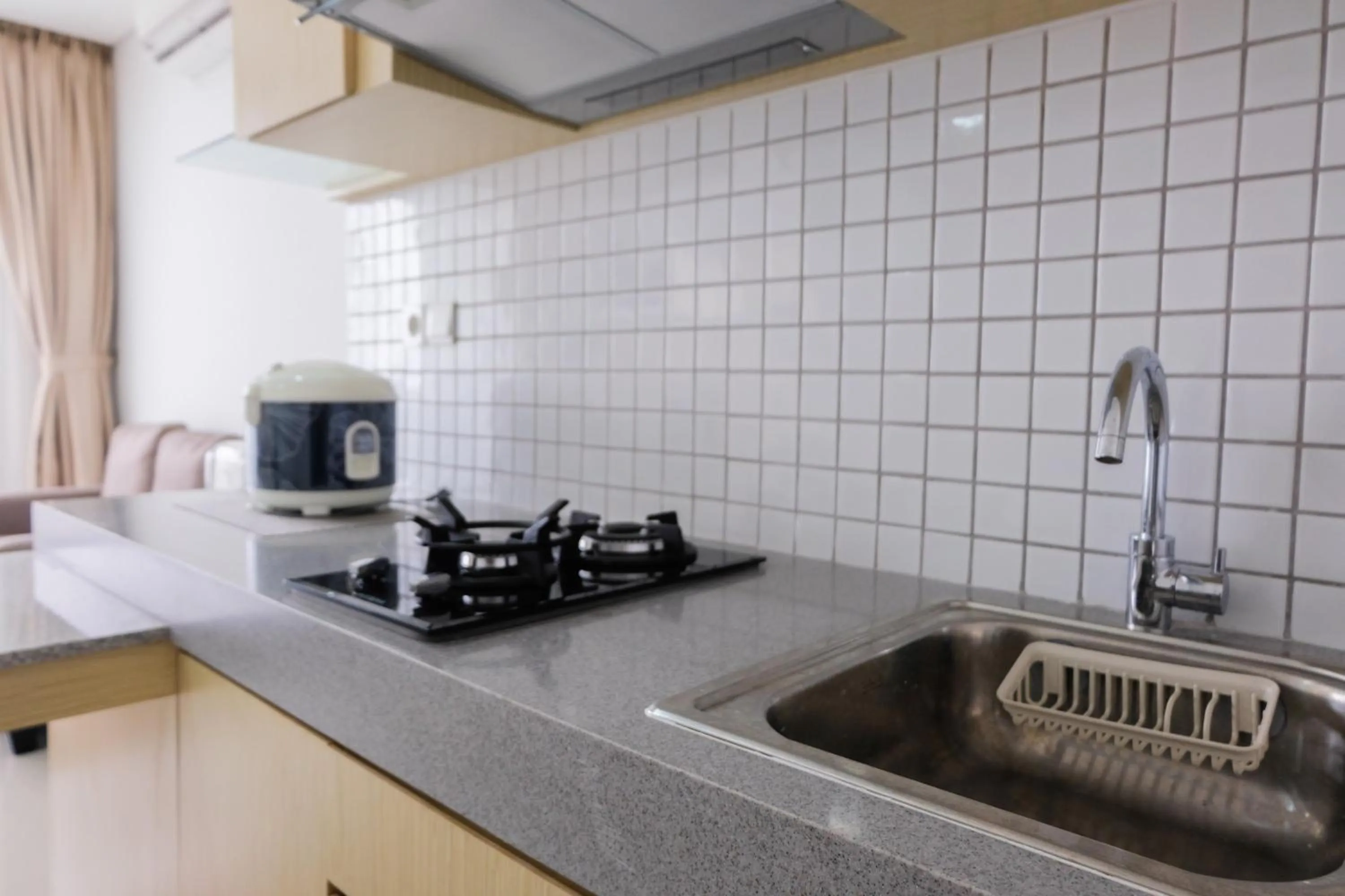 Kitchen or kitchenette in Homey 2BR Paddington Heights Apartment By Travelio