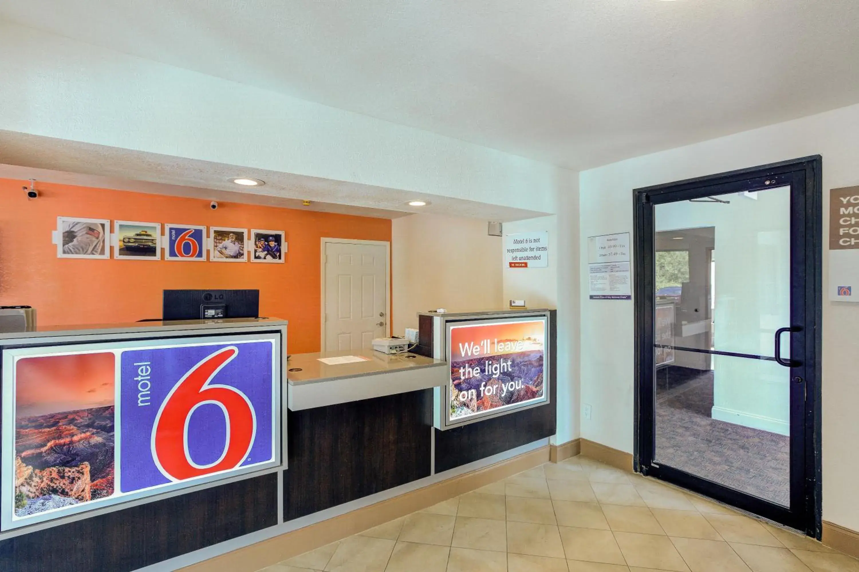 Lobby or reception in Motel 6-Dallas, TX - South Lobby or reception in Motel 6-Dallas, TX - South