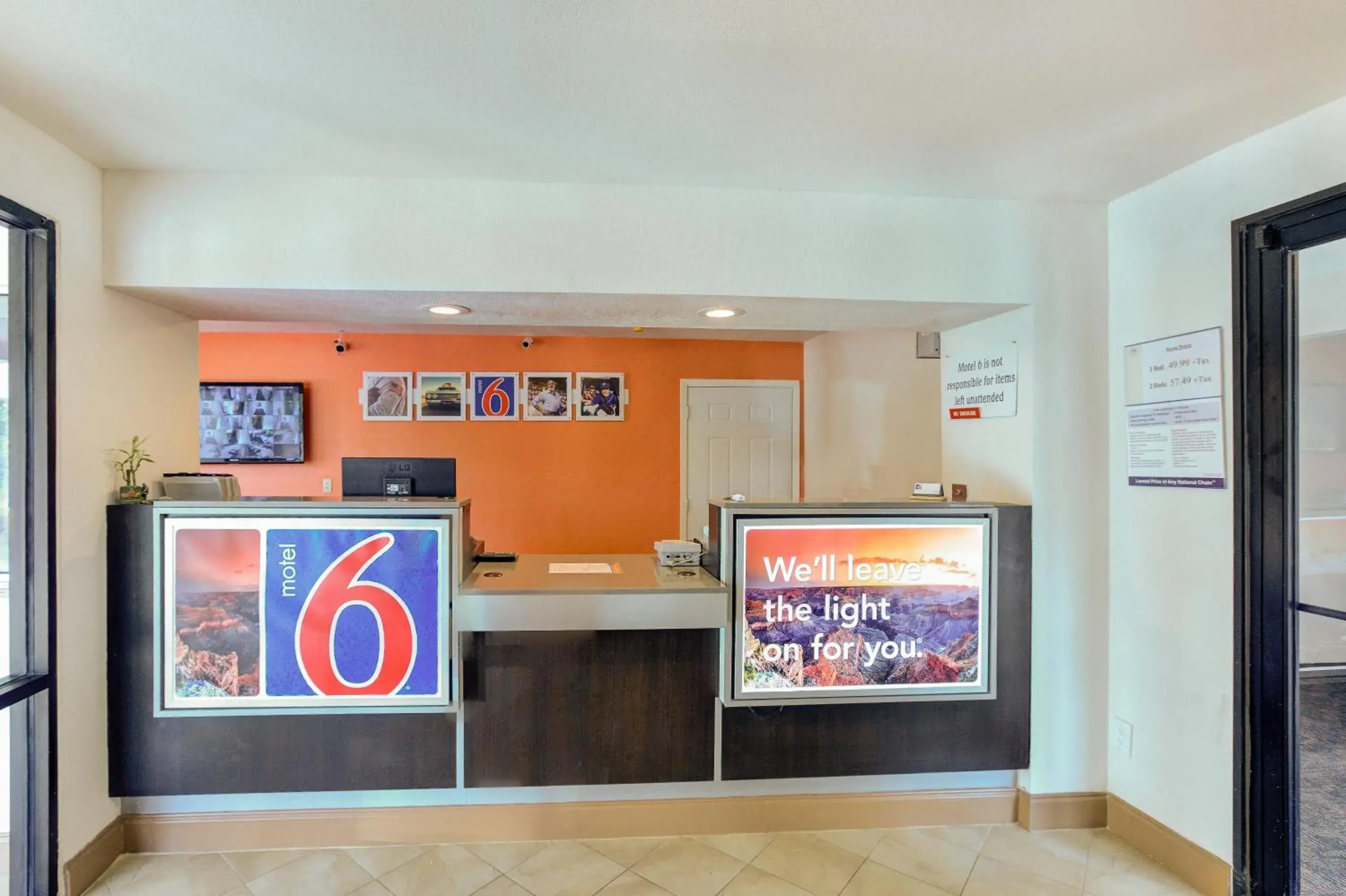 Lobby or reception in Motel 6-Dallas, TX - South Lobby or reception in Motel 6-Dallas, TX - South
