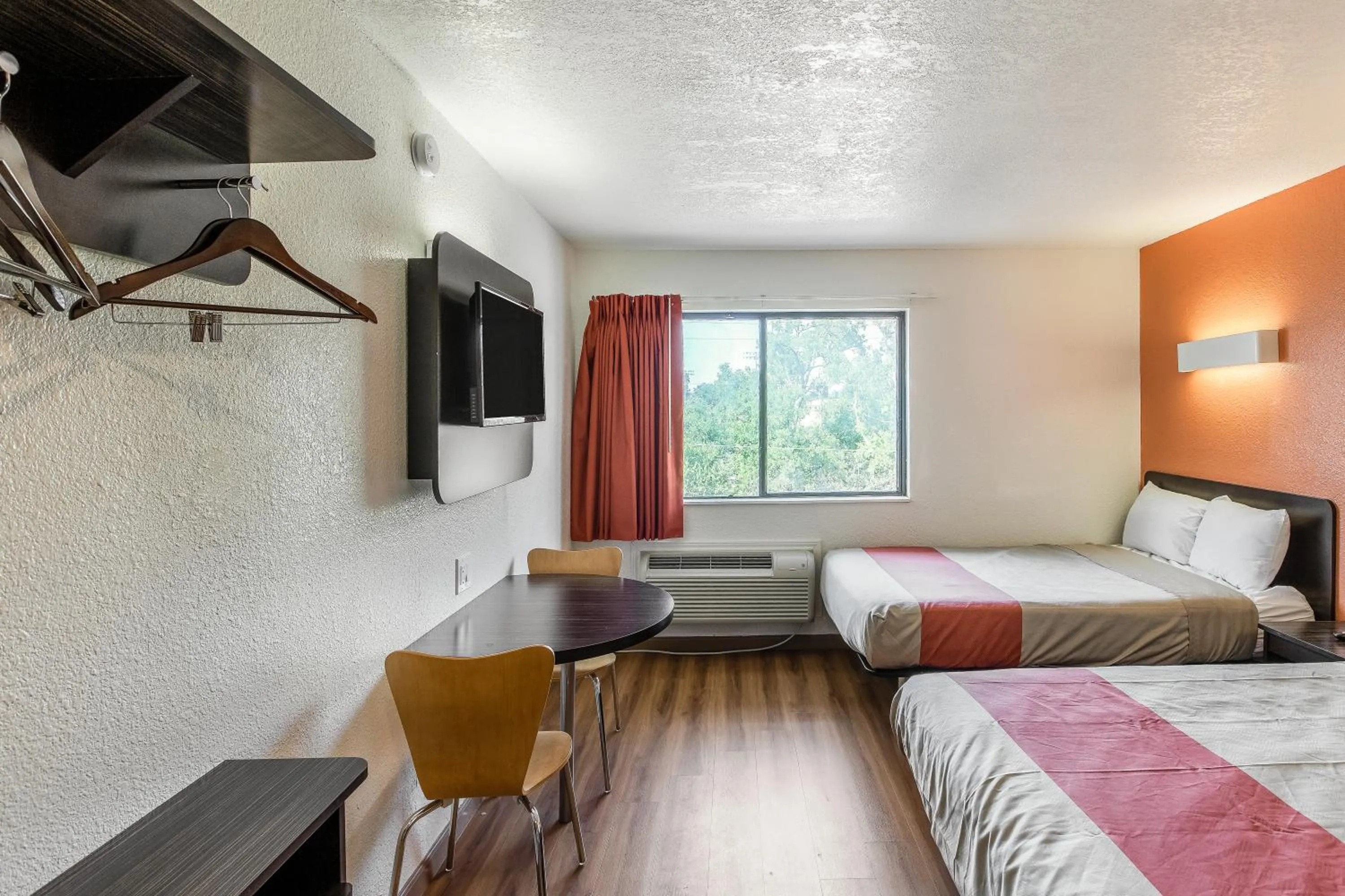 Bedroom, Bed in Motel 6-Dallas, TX - South