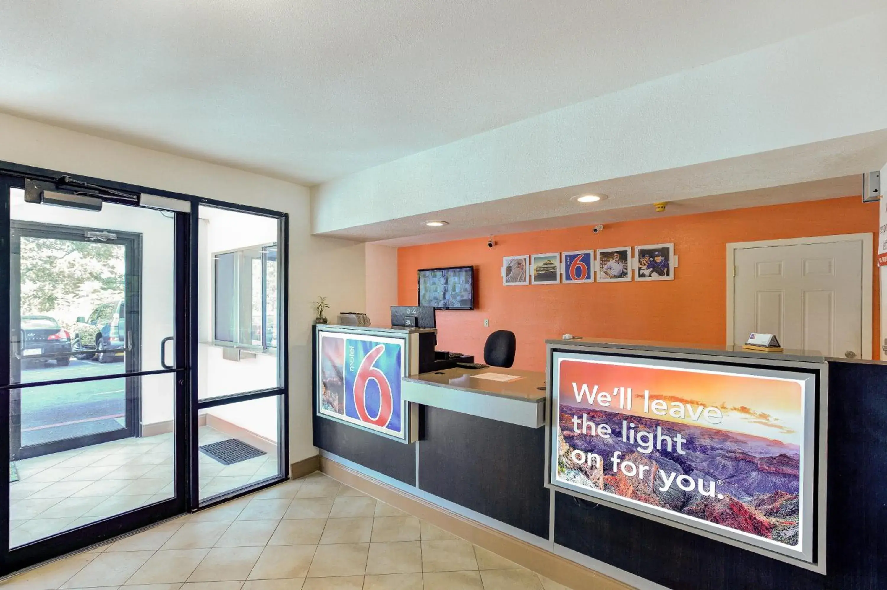 Lobby or reception in Motel 6-Dallas, TX - South Lobby or reception in Motel 6-Dallas, TX - South