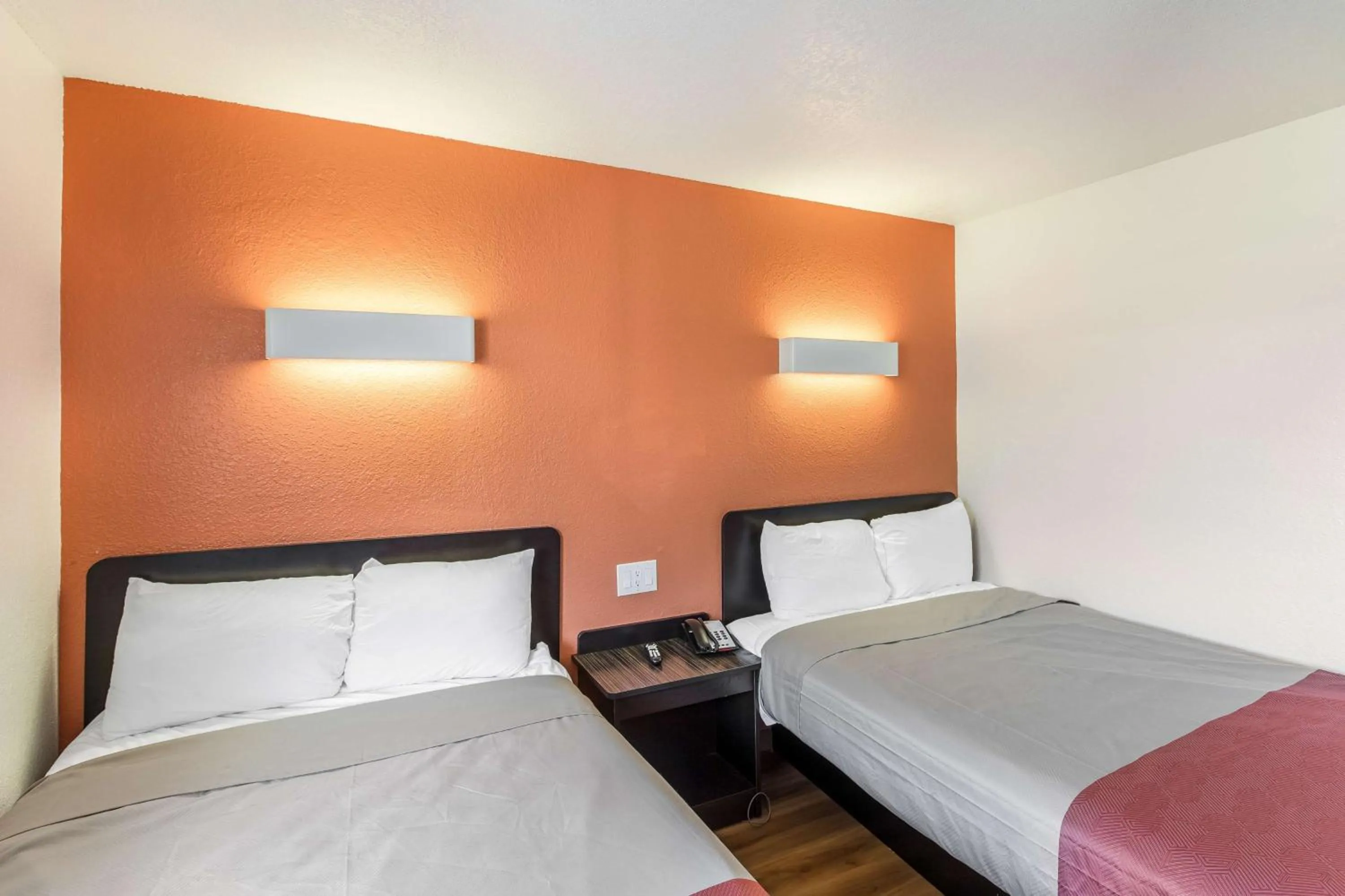 Photo of the whole room, Bed in Motel 6-Dallas, TX - South