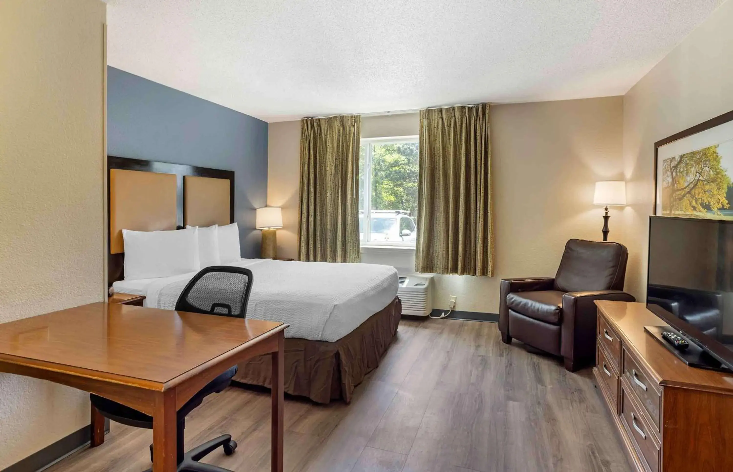 Bedroom, Bed in Extended Stay America Suites - Philadelphia - Mt Laurel - Pacilli Place Bedroom, Bed in Extended Stay America Suites - Philadelphia - Mt Laurel - Pacilli Place