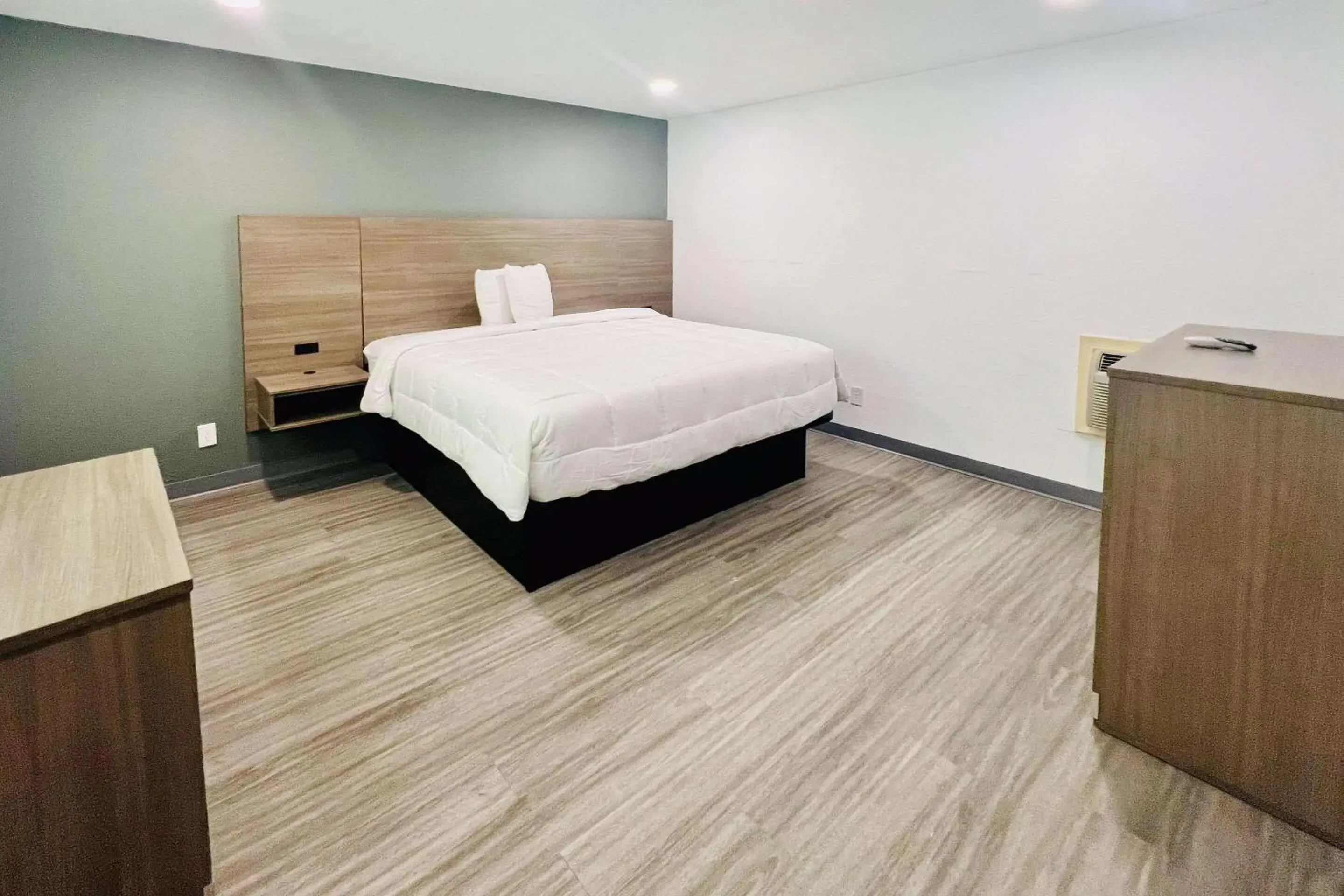 Bedroom, Bed in Rodeway Inn Bedroom, Bed in Rodeway Inn