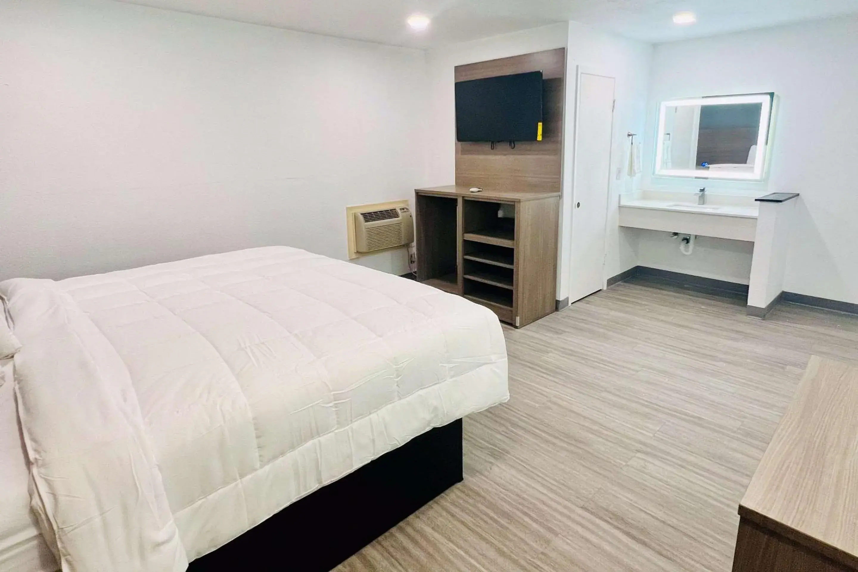 Bedroom, Bed in Rodeway Inn Bedroom, Bed in Rodeway Inn