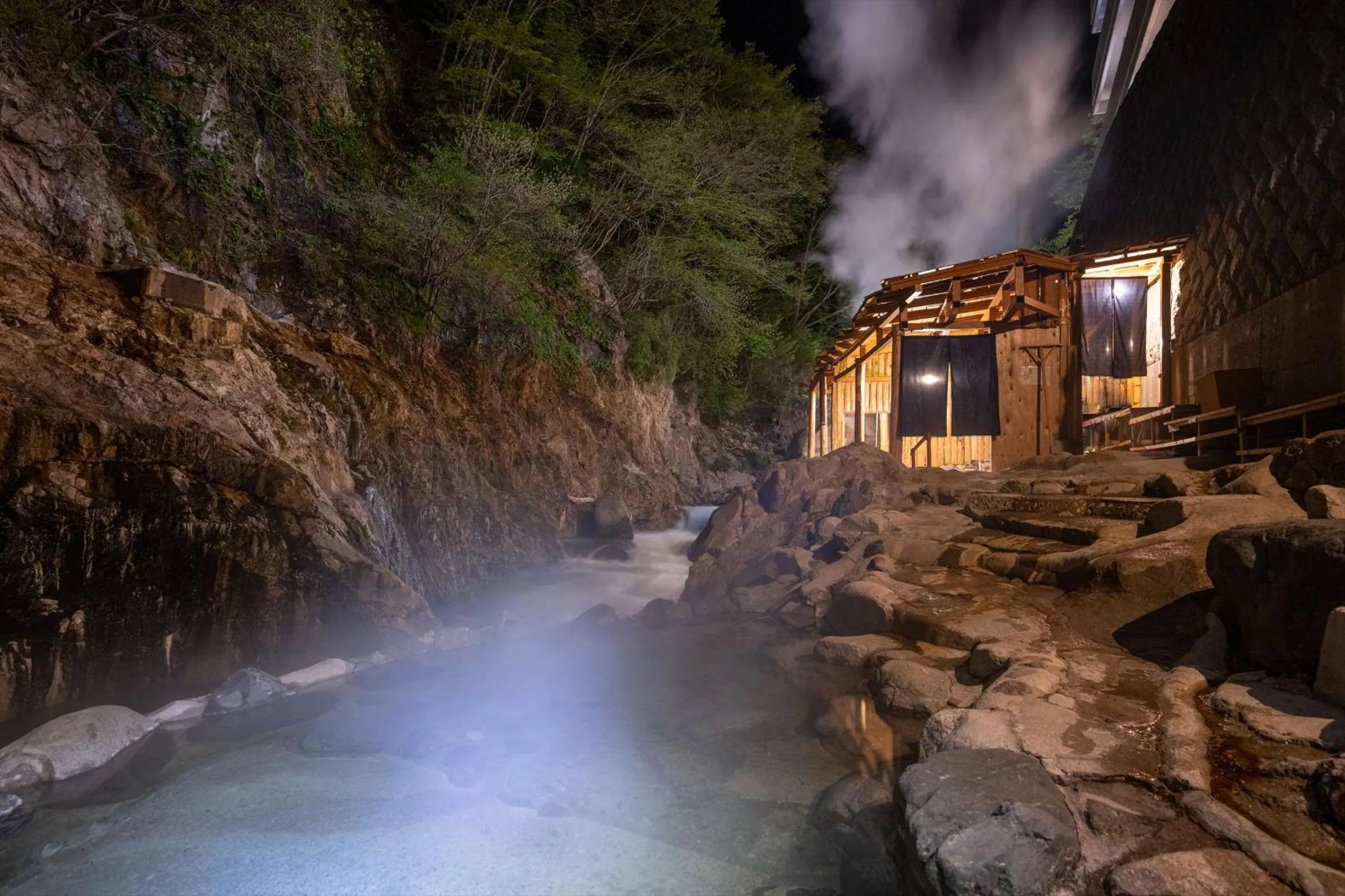 Hot Spring Bath in Nikko Nationalpark Kawamata Onsen KURA