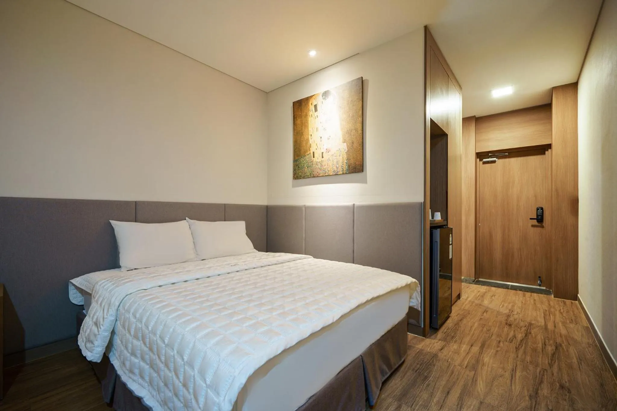 Bed in MTM Family Hotel