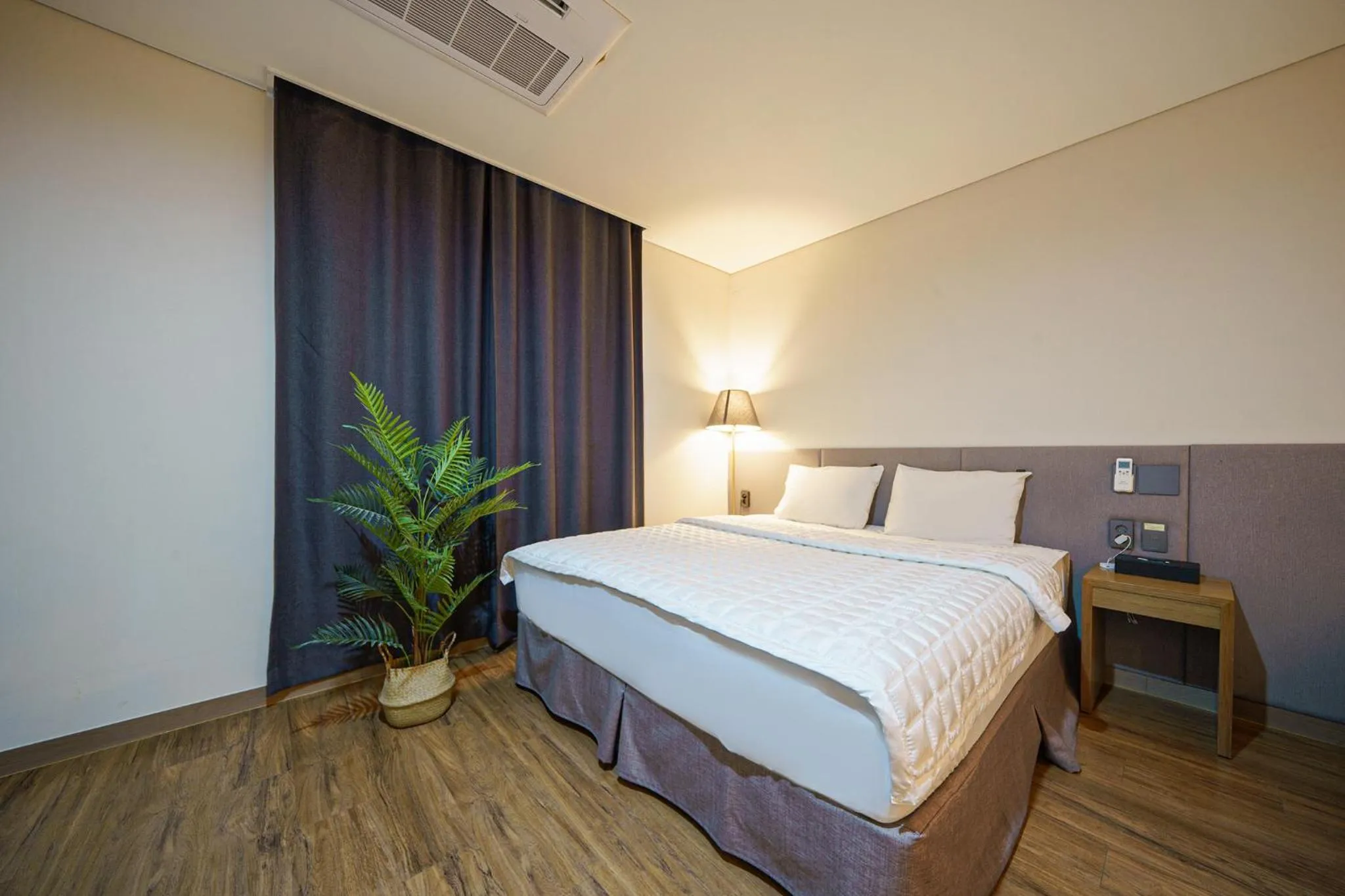 Bed in MTM Family Hotel