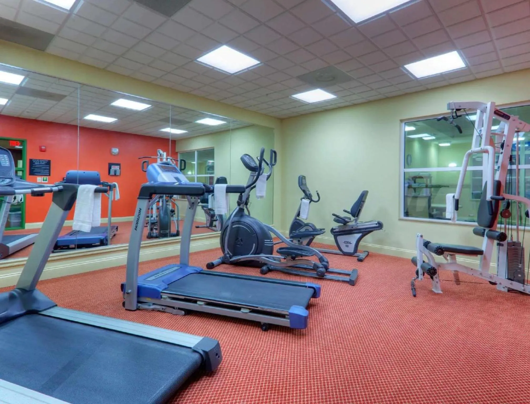 Fitness centre/facilities in Country Inn & Suites by Radisson, Fredericksburg, VA