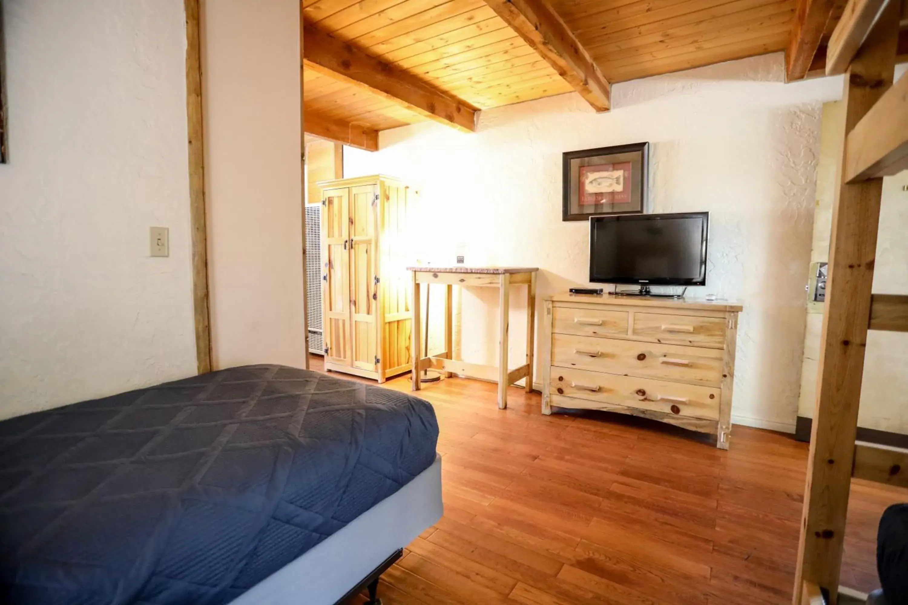 Bed in The Boulder Creek Lodge Bed in The Boulder Creek Lodge