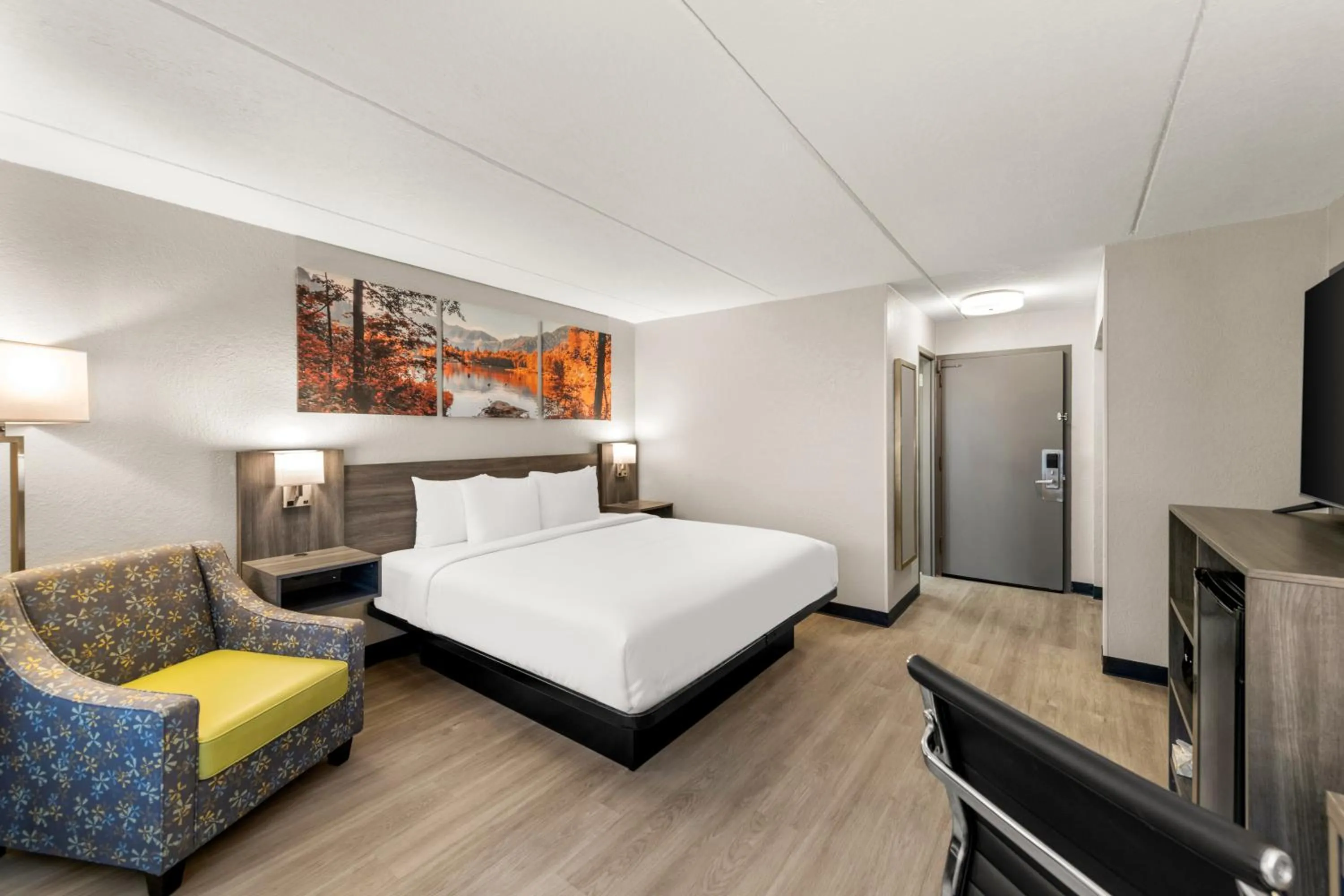 Bed in Clarion Pointe Rhinelander Downtown