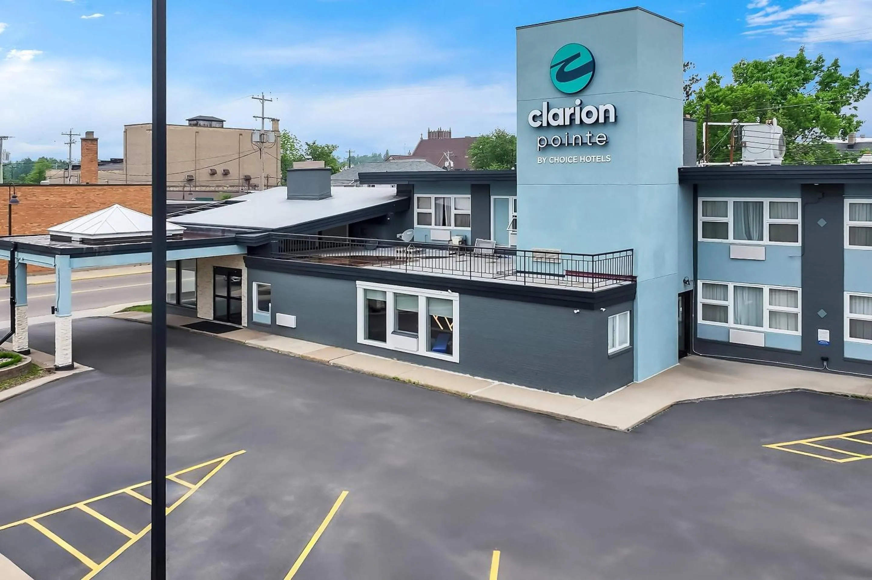 Property building in Clarion Pointe Rhinelander Downtown