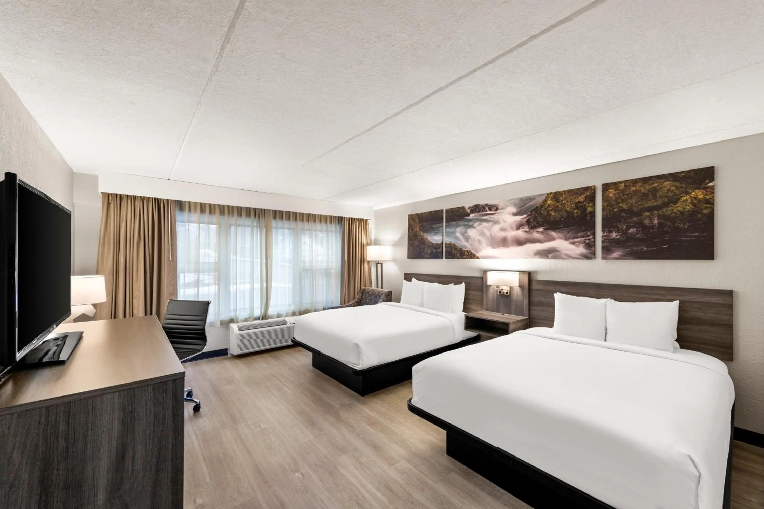 Bedroom, Bed in Clarion Pointe Rhinelander Downtown