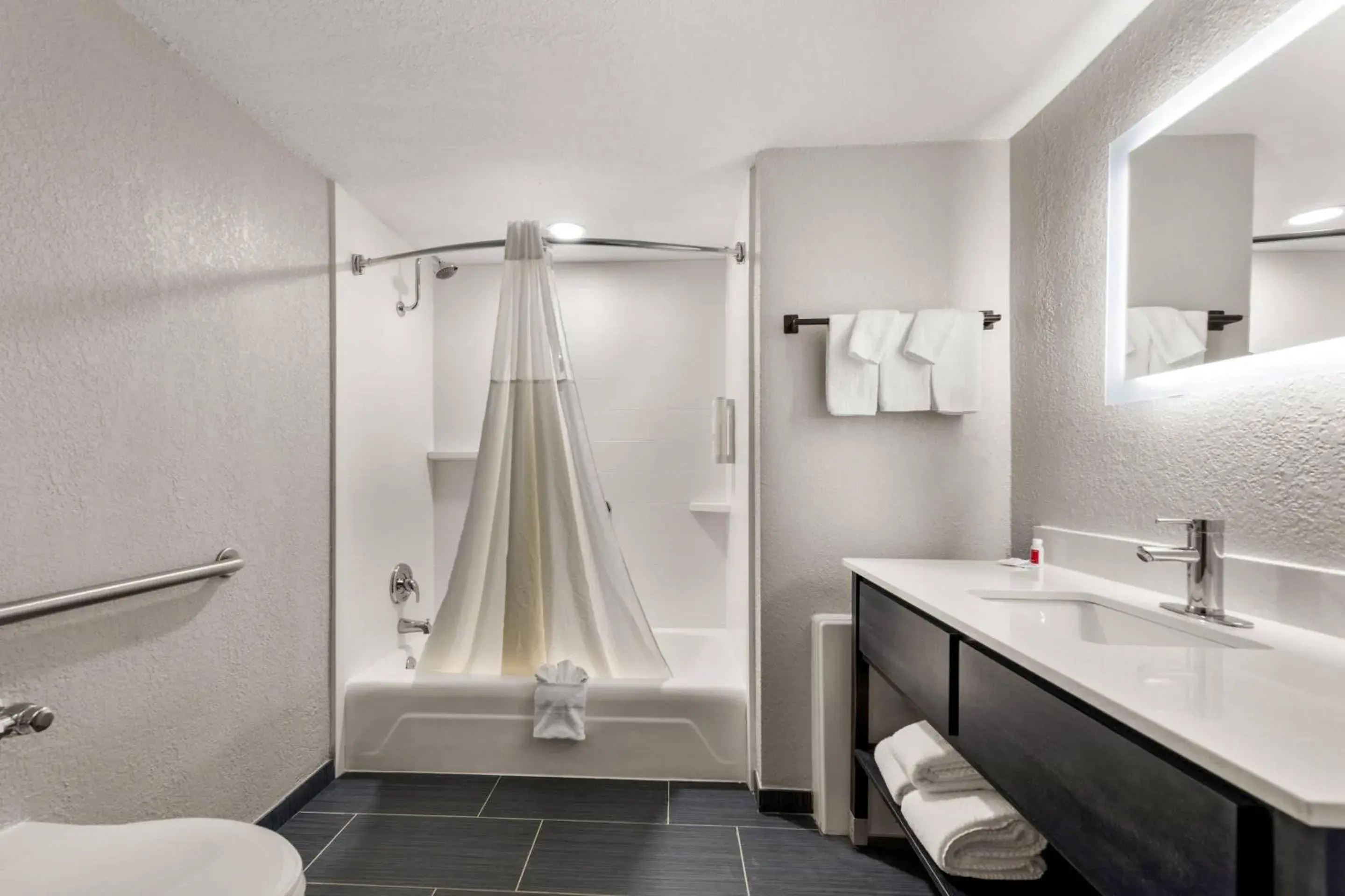 Bedroom in Clarion Pointe Rhinelander Downtown Bedroom in Clarion Pointe Rhinelander Downtown