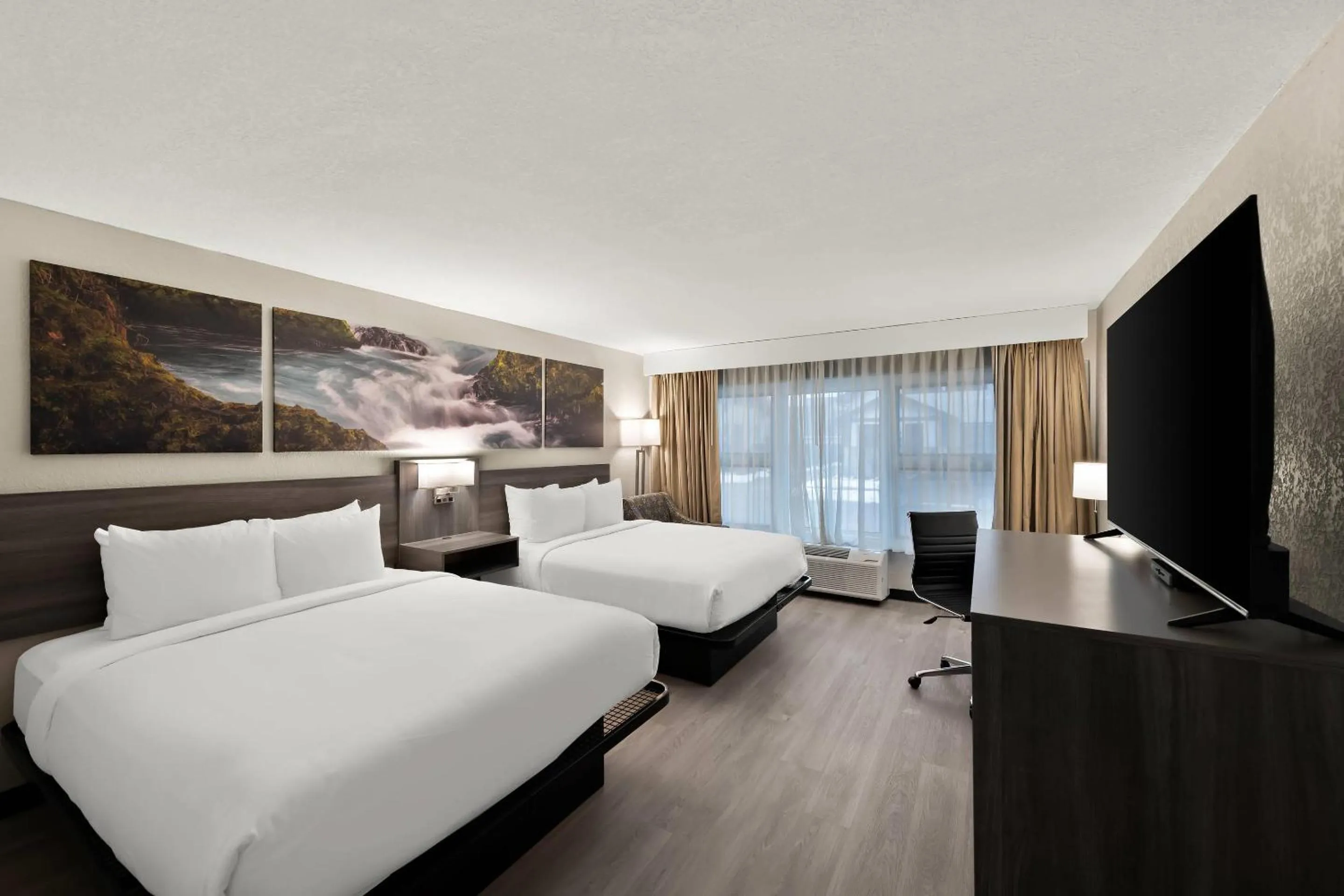 Bedroom, Bed in Clarion Pointe Rhinelander Downtown