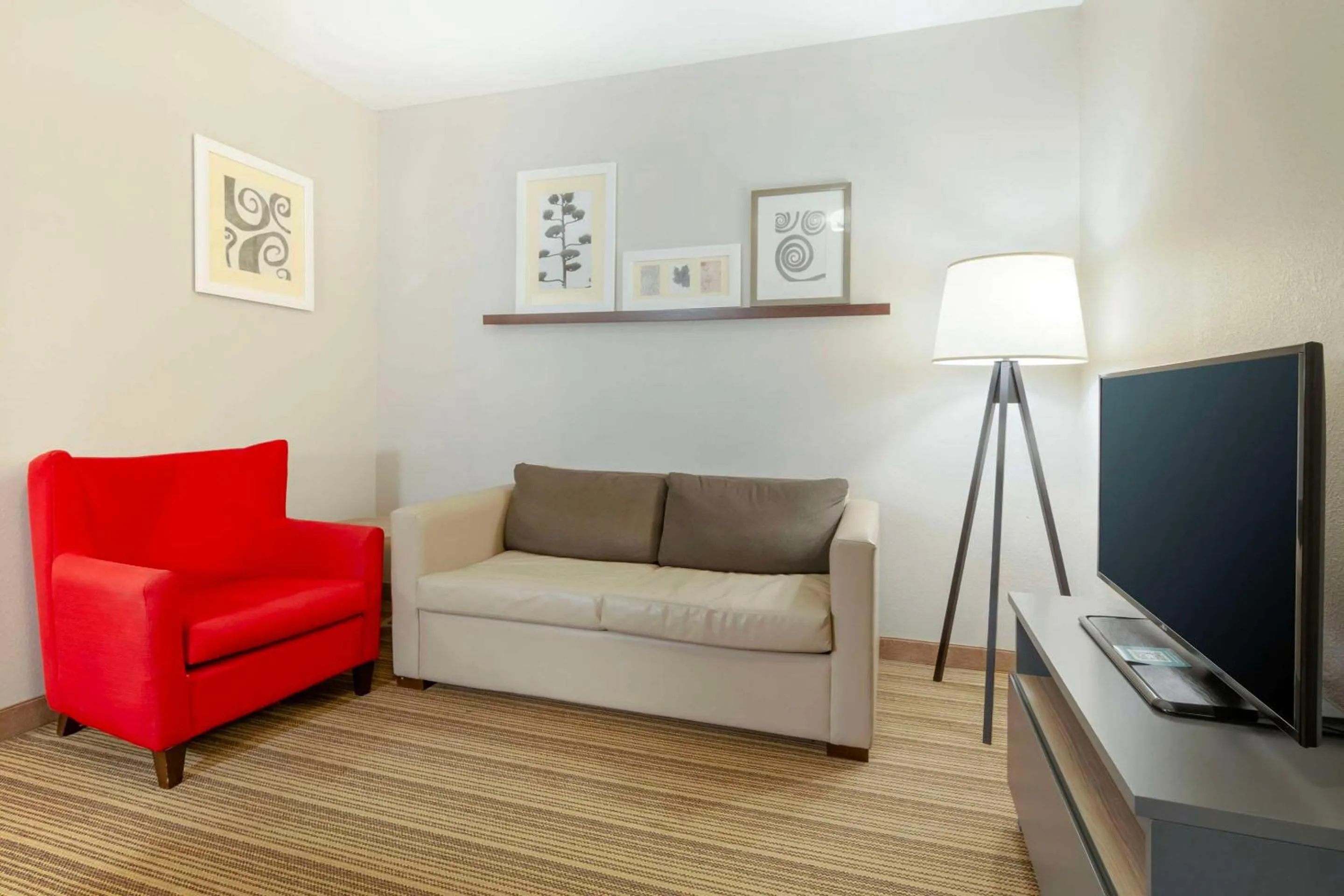 Bedroom in Country Inn & Suites by Radisson, Columbia, MO