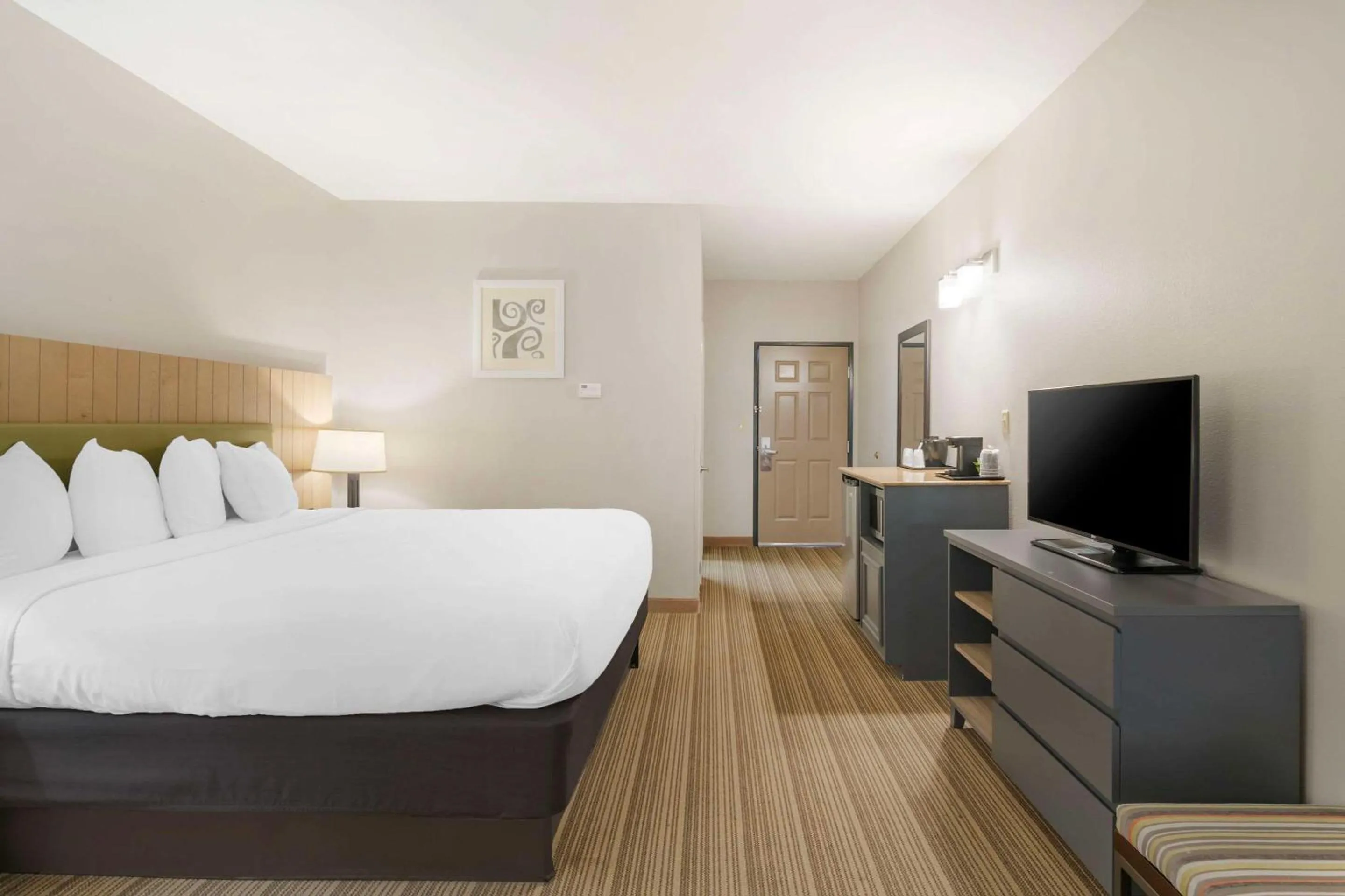 Bedroom, Bed in Country Inn & Suites by Radisson, Columbia, MO