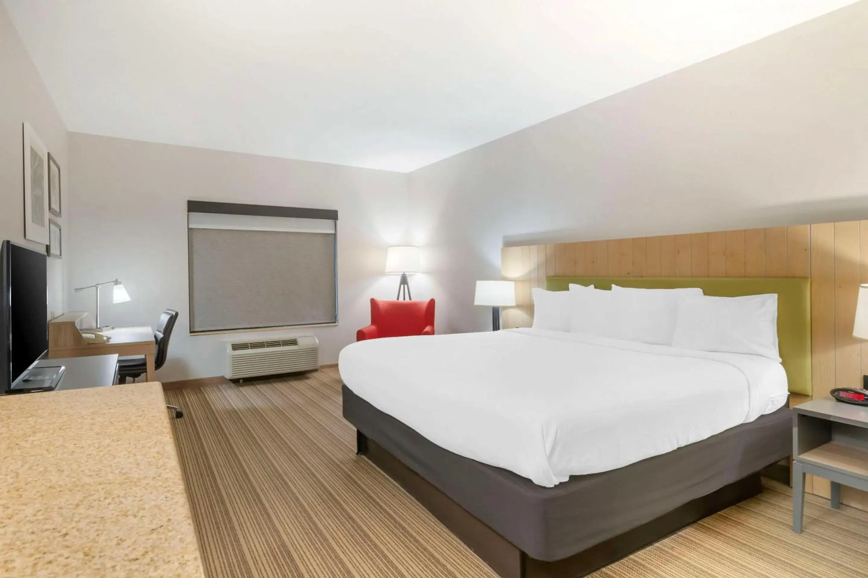 Bedroom, Bed in Country Inn & Suites by Radisson, Columbia, MO Bedroom, Bed in Country Inn & Suites by Radisson, Columbia, MO