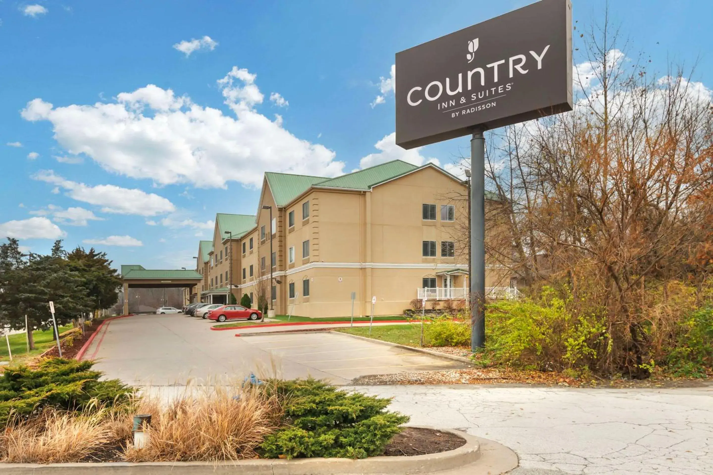 Property building in Country Inn & Suites by Radisson, Columbia, MO Property building in Country Inn & Suites by Radisson, Columbia, MO