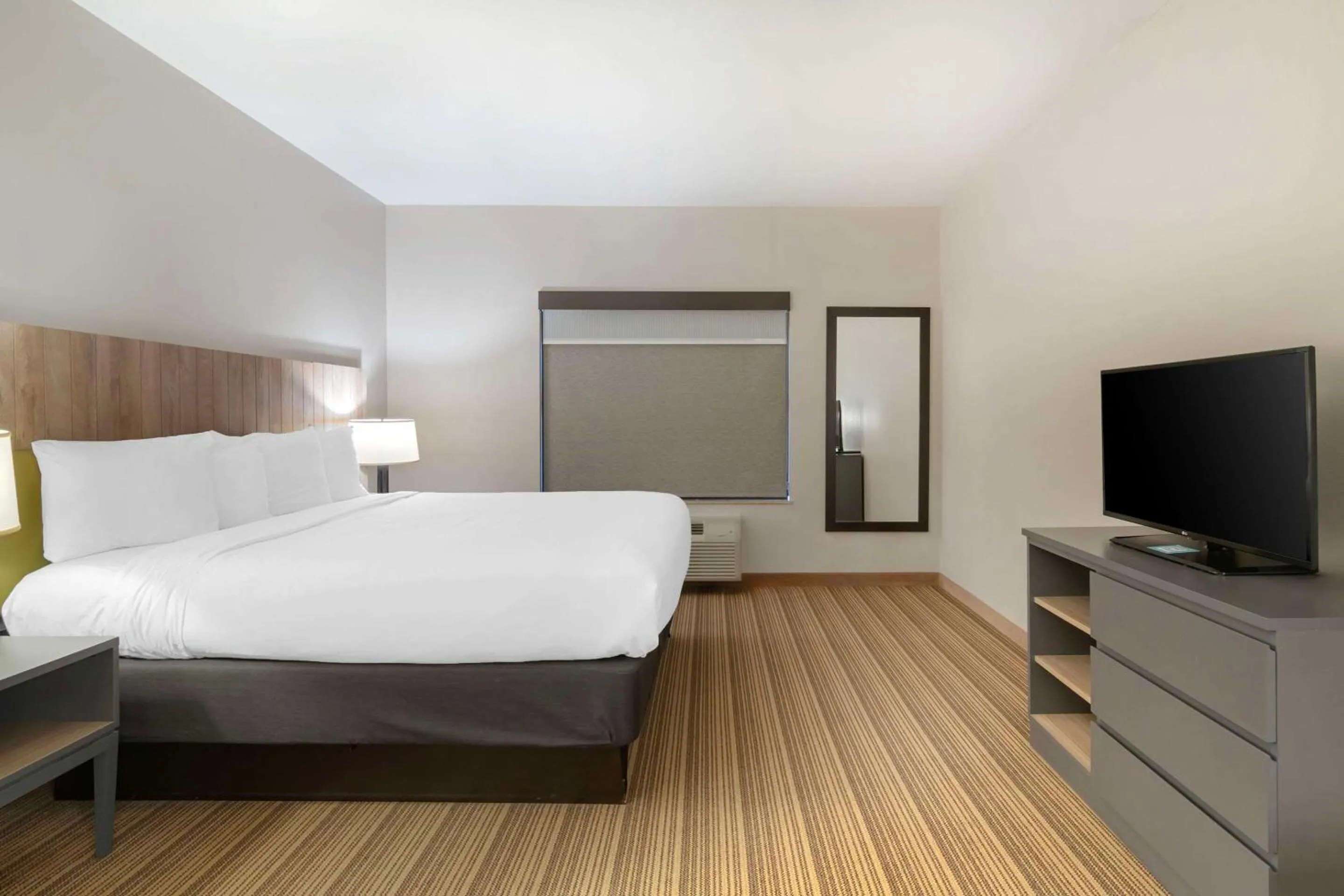 Bedroom, Bed in Country Inn & Suites by Radisson, Columbia, MO