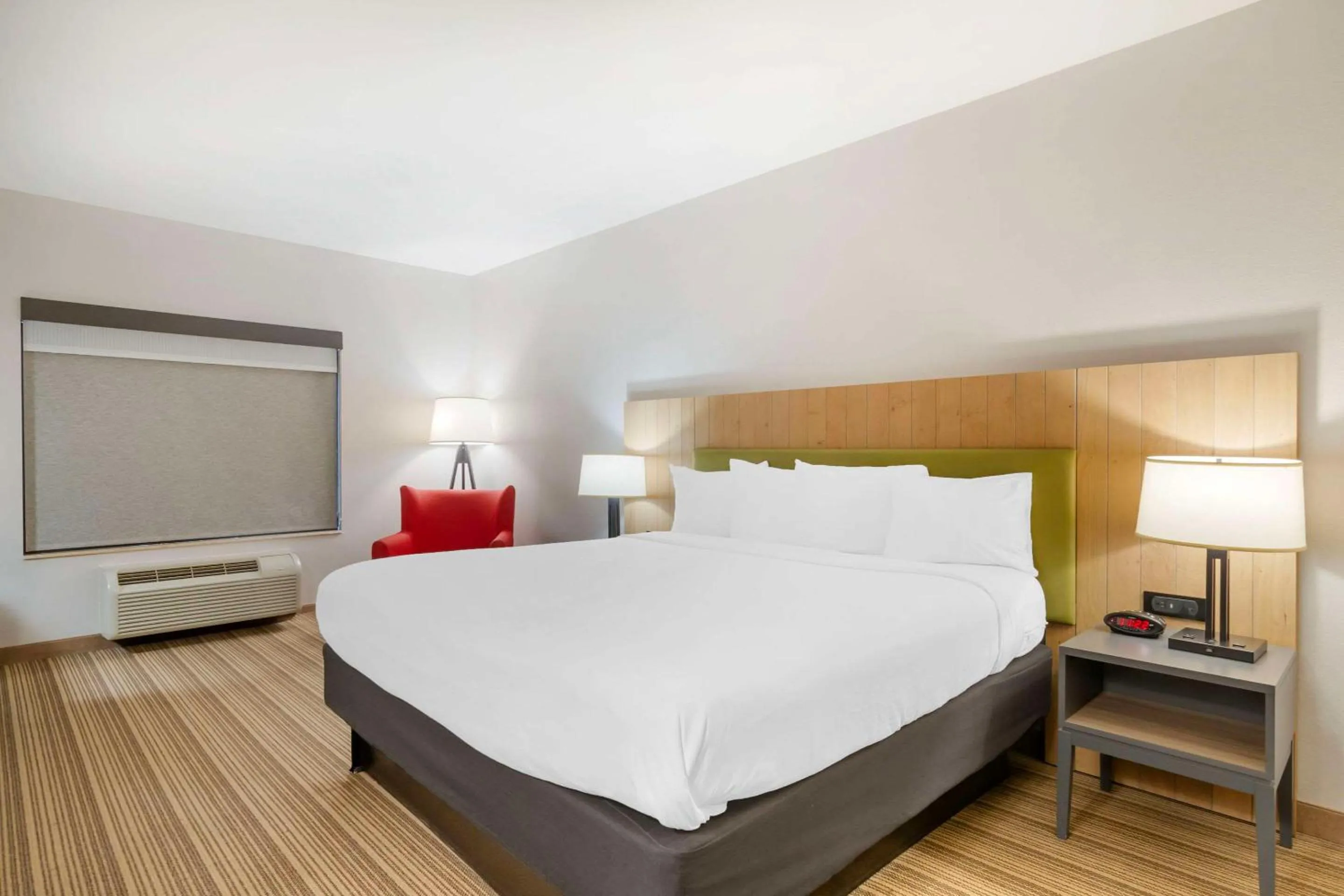 Bedroom, Bed in Country Inn & Suites by Radisson, Columbia, MO