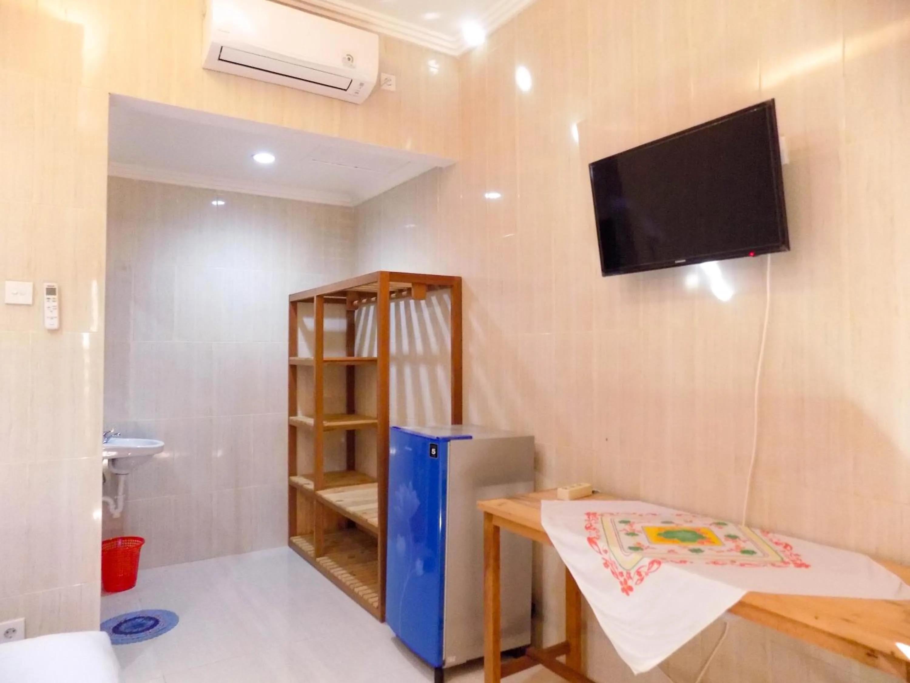 Other, Bed in Guna Graha Kuta by Kamara