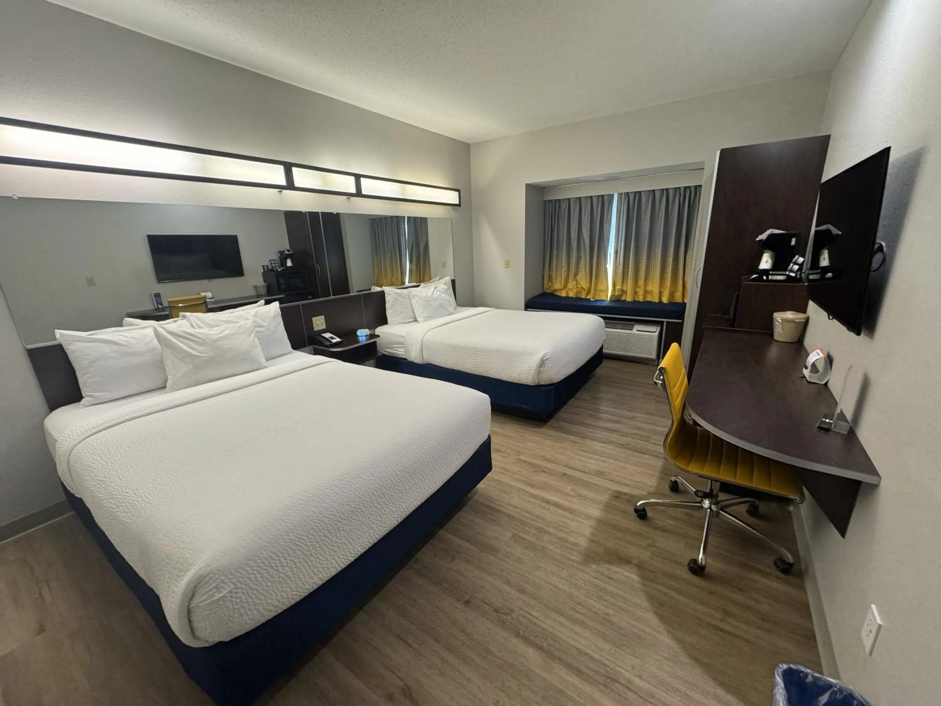 Bedroom, Bed in Microtel Inn & Suites by Wyndham Wheeling at The Highlands