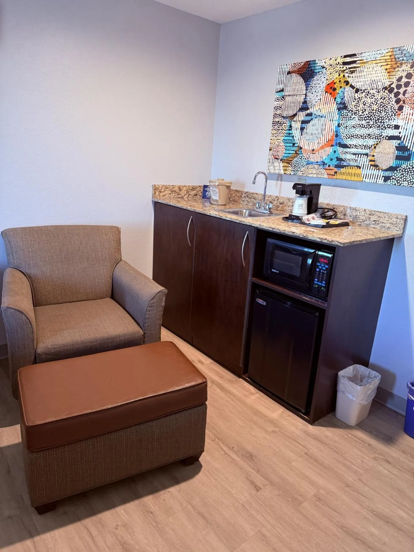 Kitchen or kitchenette in Microtel Inn & Suites by Wyndham Wheeling at The Highlands