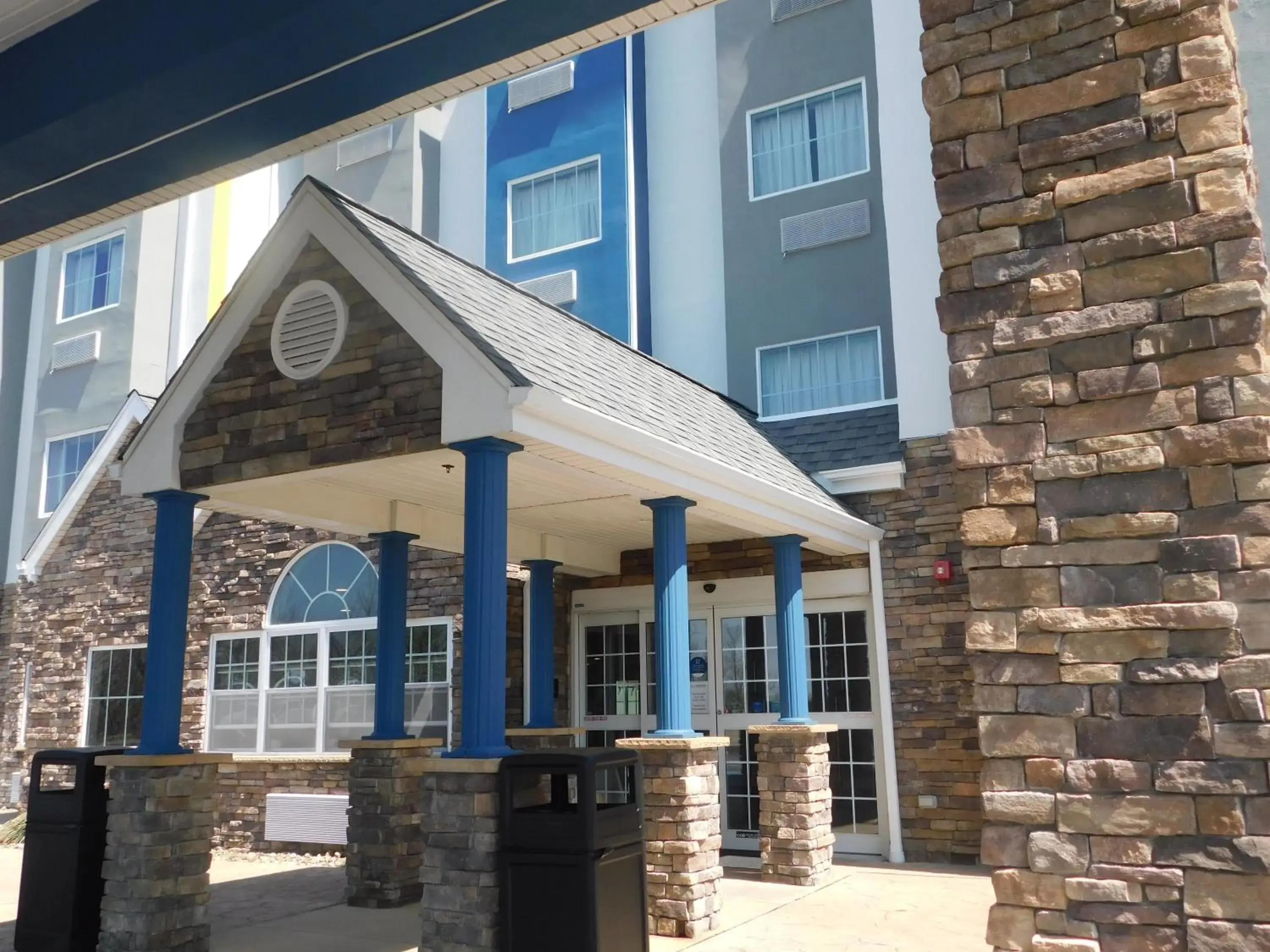 Property building in Microtel Inn & Suites by Wyndham Wheeling at The Highlands Property building in Microtel Inn & Suites by Wyndham Wheeling at The Highlands