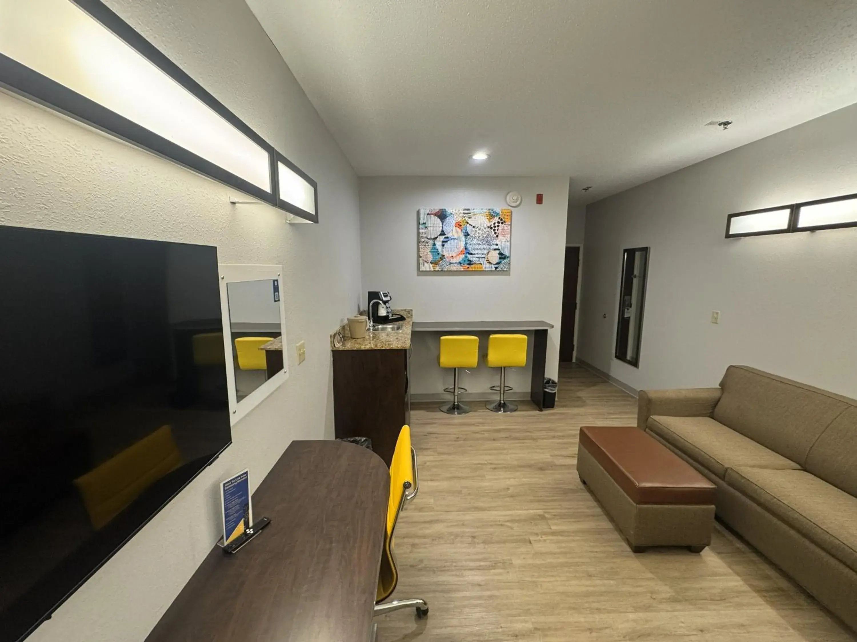 Living room in Microtel Inn & Suites by Wyndham Wheeling at The Highlands Living room in Microtel Inn & Suites by Wyndham Wheeling at The Highlands