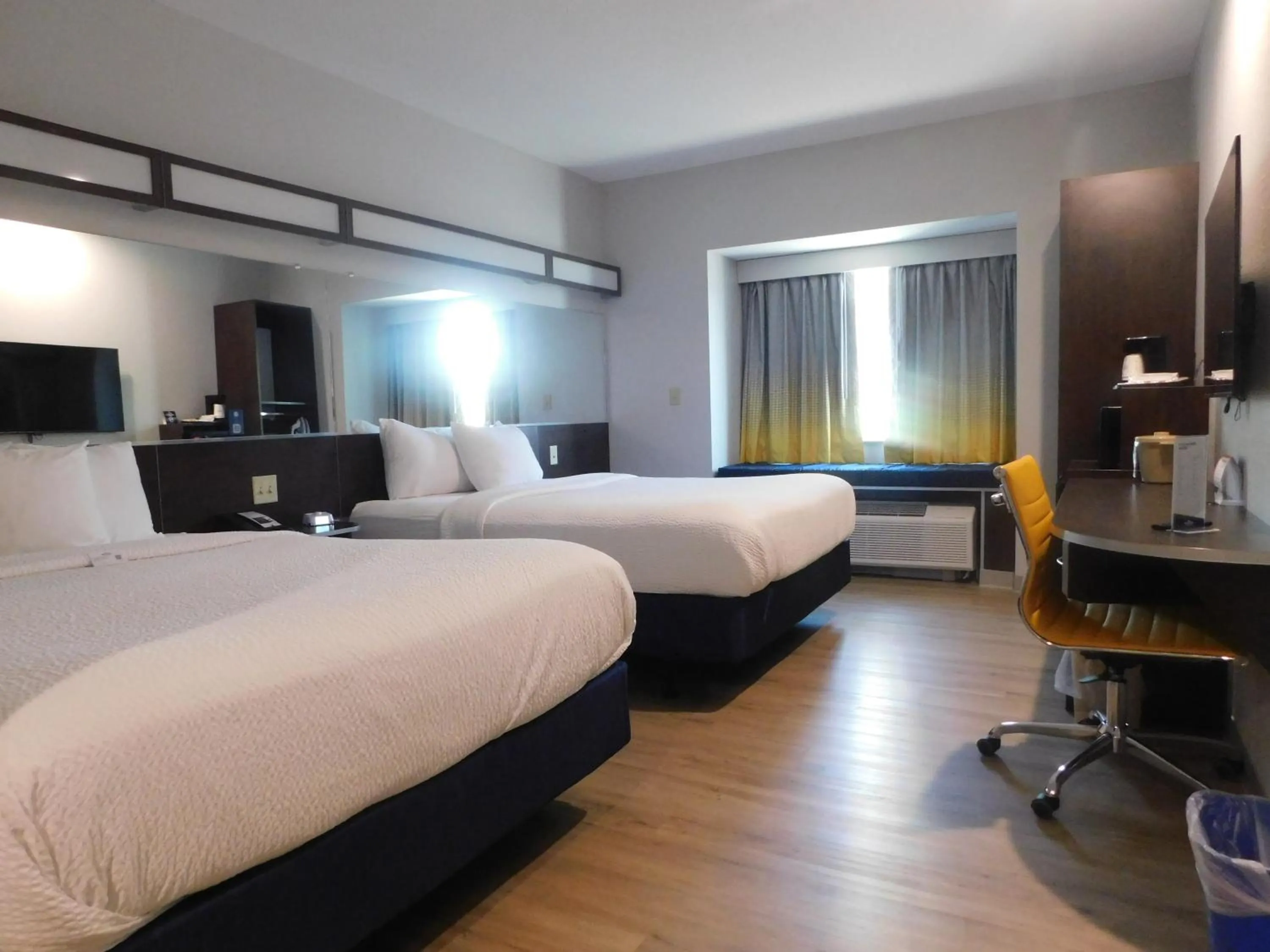 Floor plan, Bed in Microtel Inn & Suites by Wyndham Wheeling at The Highlands