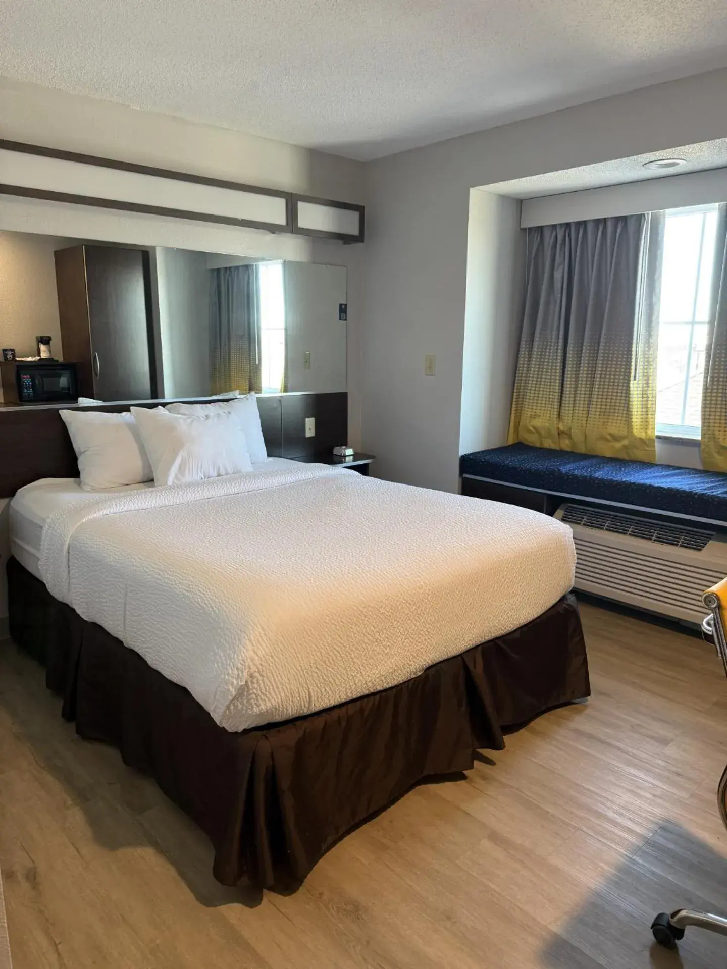 Bed in Microtel Inn & Suites by Wyndham Wheeling at The Highlands Bed in Microtel Inn & Suites by Wyndham Wheeling at The Highlands