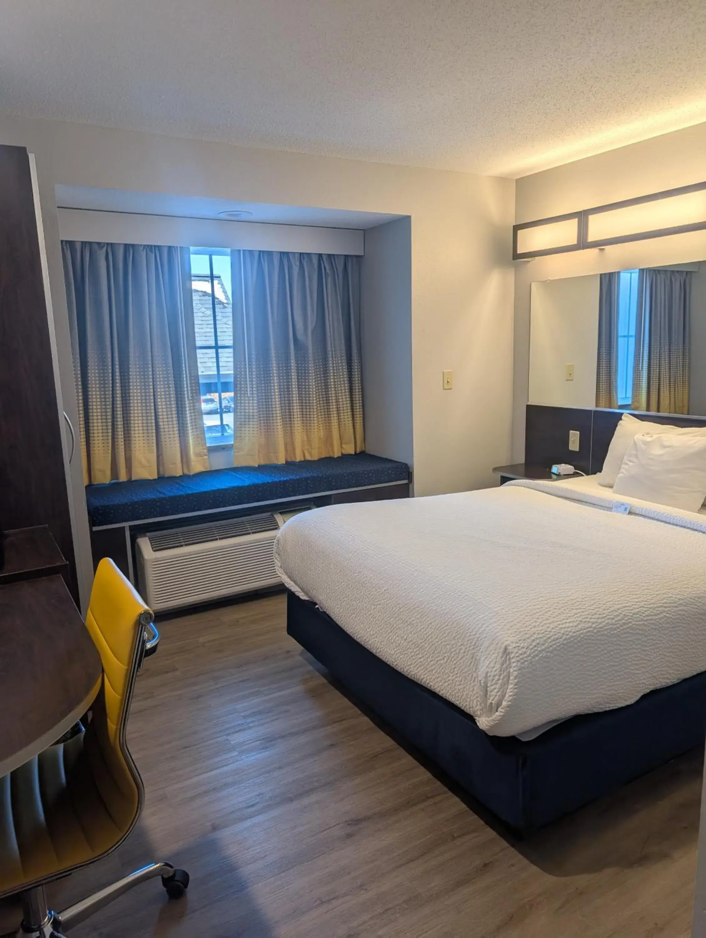 Bed in Microtel Inn & Suites by Wyndham Wheeling at The Highlands Bed in Microtel Inn & Suites by Wyndham Wheeling at The Highlands