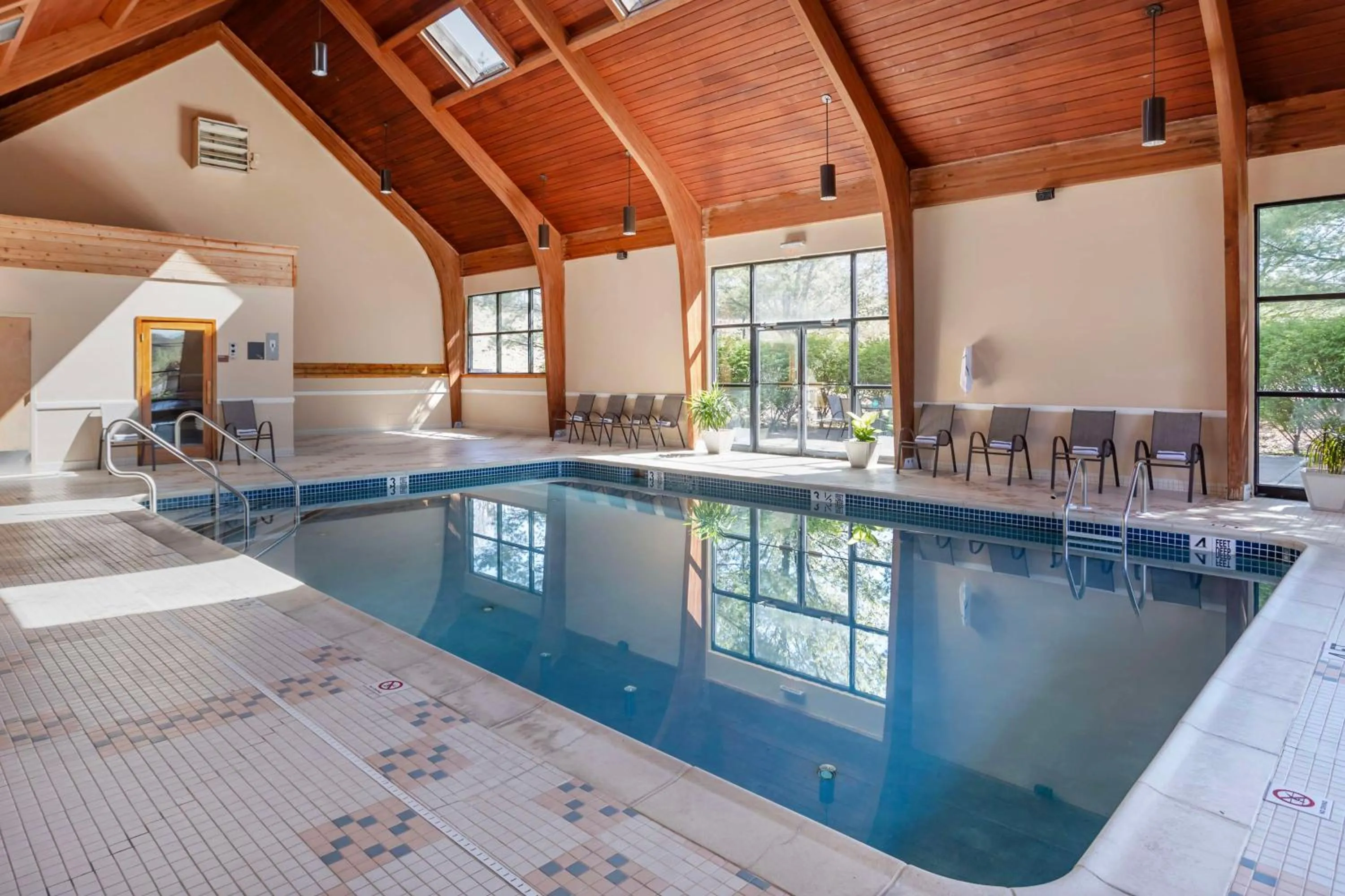 Pool view in Best Western Inn at Blakeslee-Pocono