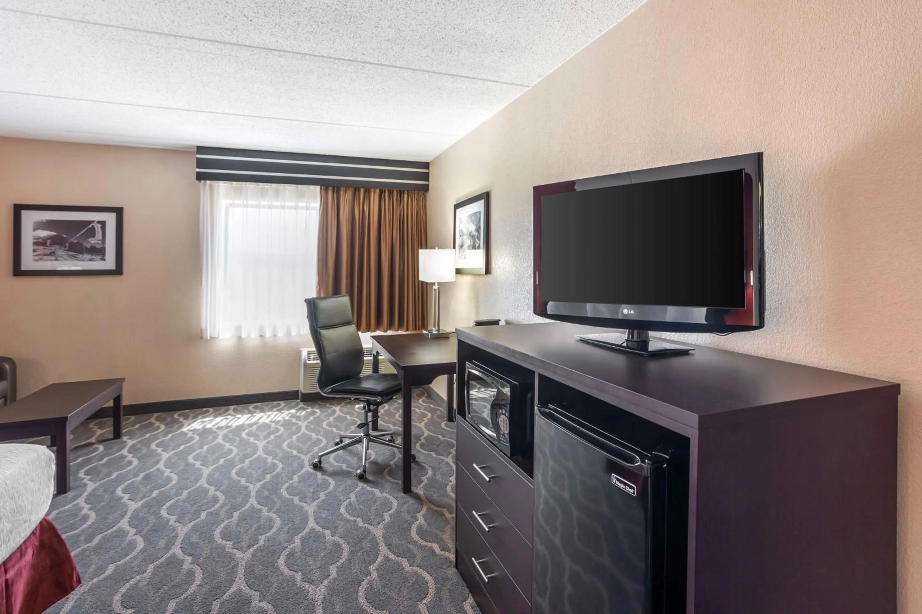 Bedroom in Best Western Inn at Blakeslee-Pocono