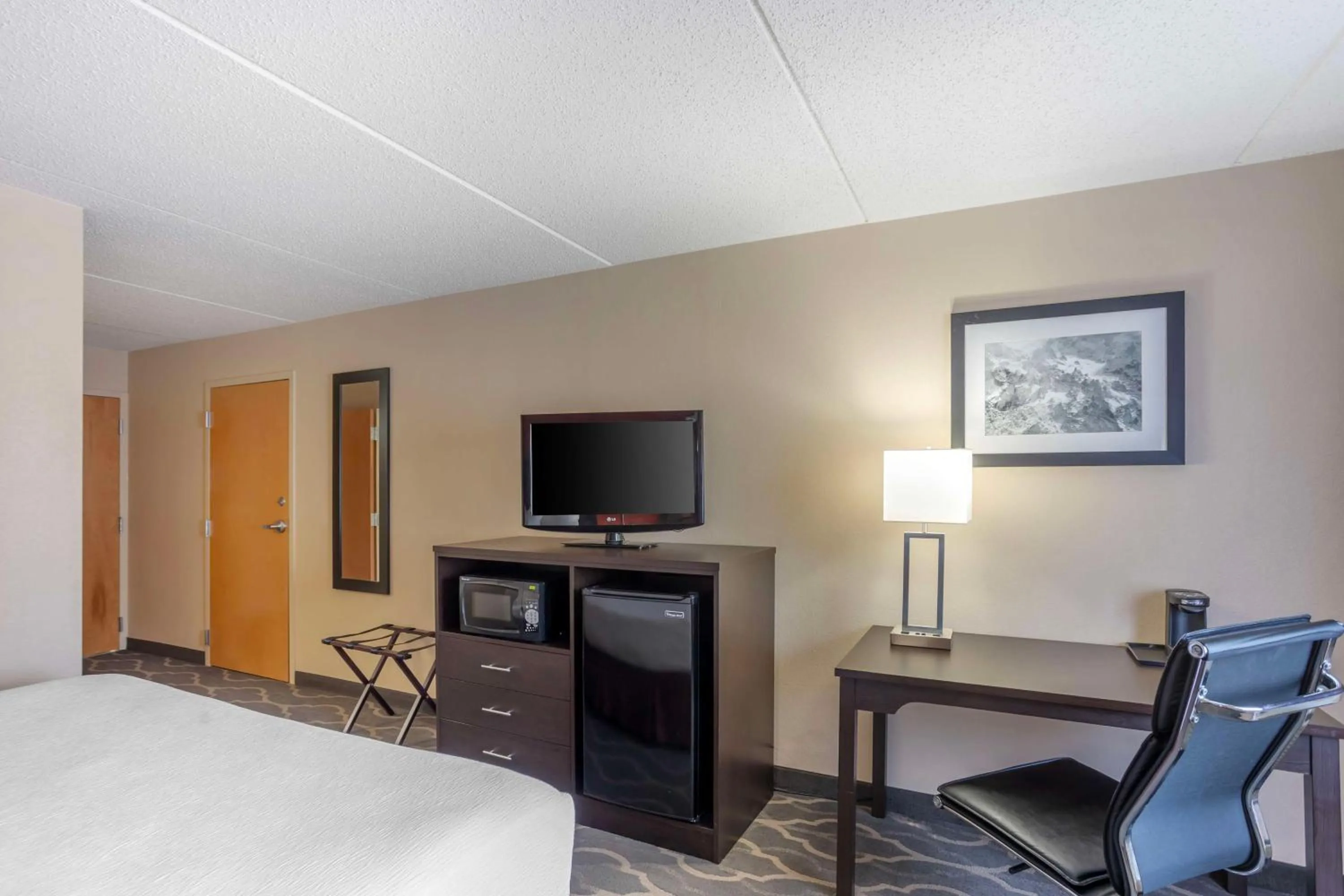 Bedroom, Bed in Best Western Inn at Blakeslee-Pocono