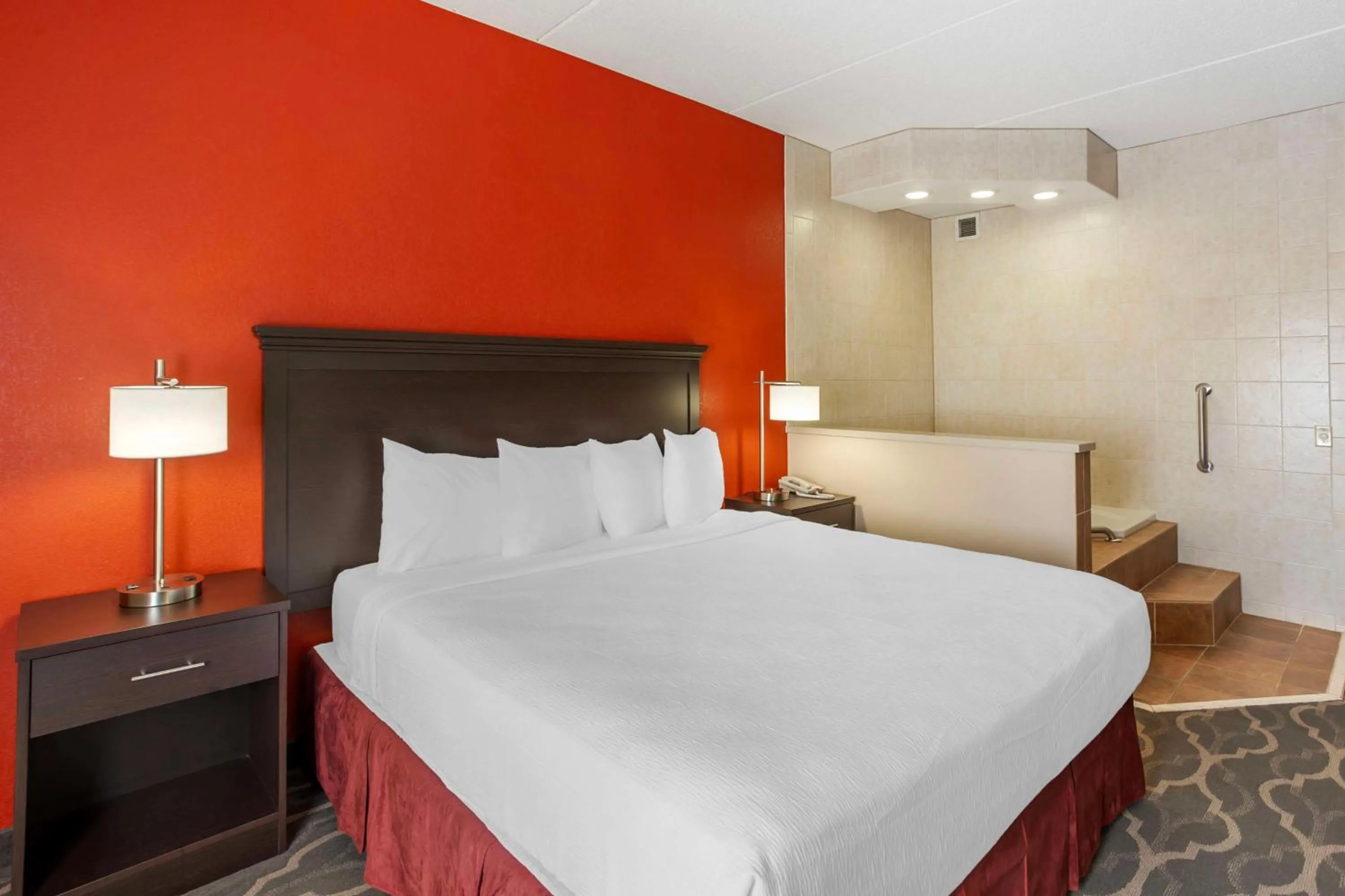 Bedroom, Bed in Best Western Inn at Blakeslee-Pocono