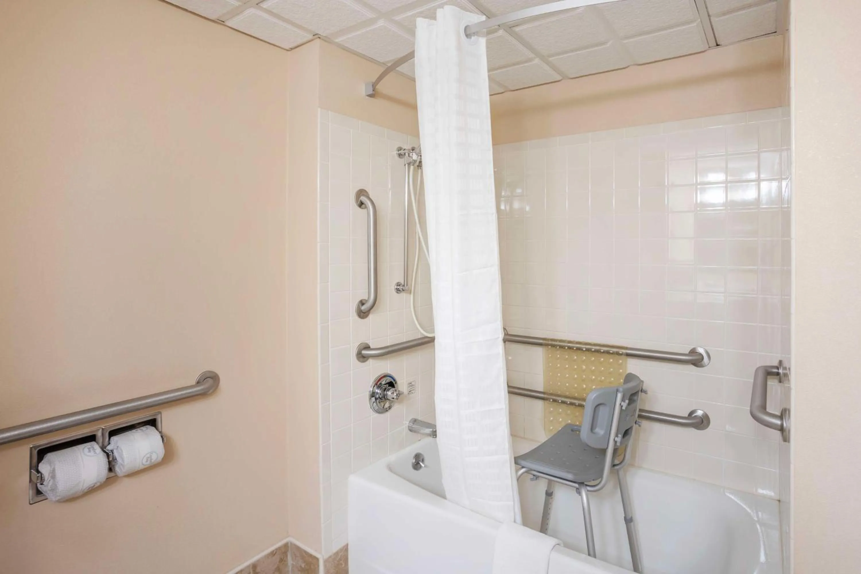 Bathroom in Best Western Inn at Blakeslee-Pocono