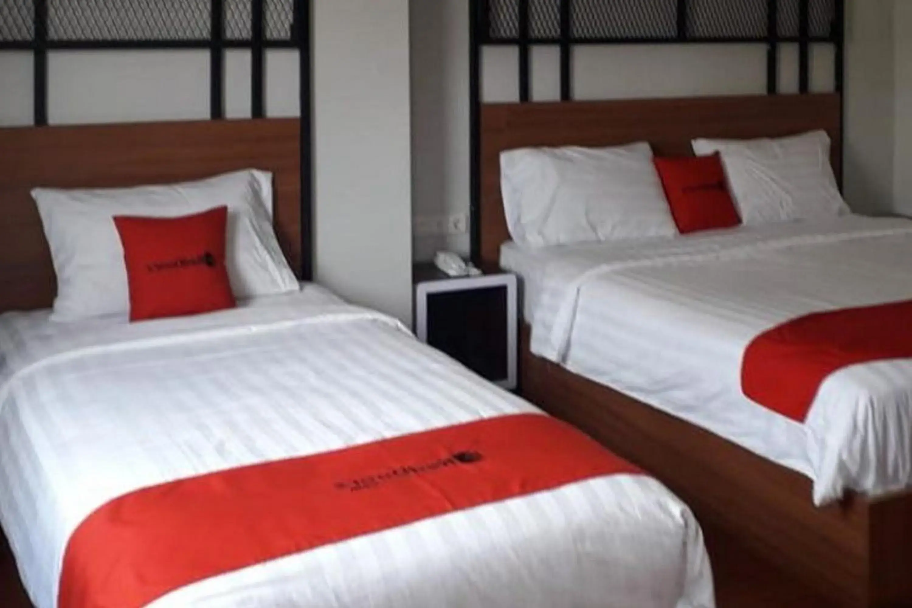 Bed in RedDoorz Plus @ Doorman Guest House Bed in RedDoorz Plus @ Doorman Guest House