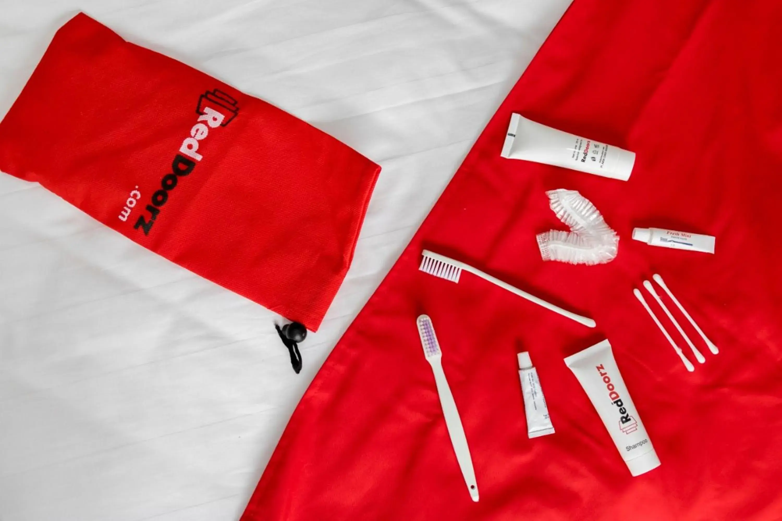 Bed in RedDoorz Plus @ Doorman Guest House Bed in RedDoorz Plus @ Doorman Guest House